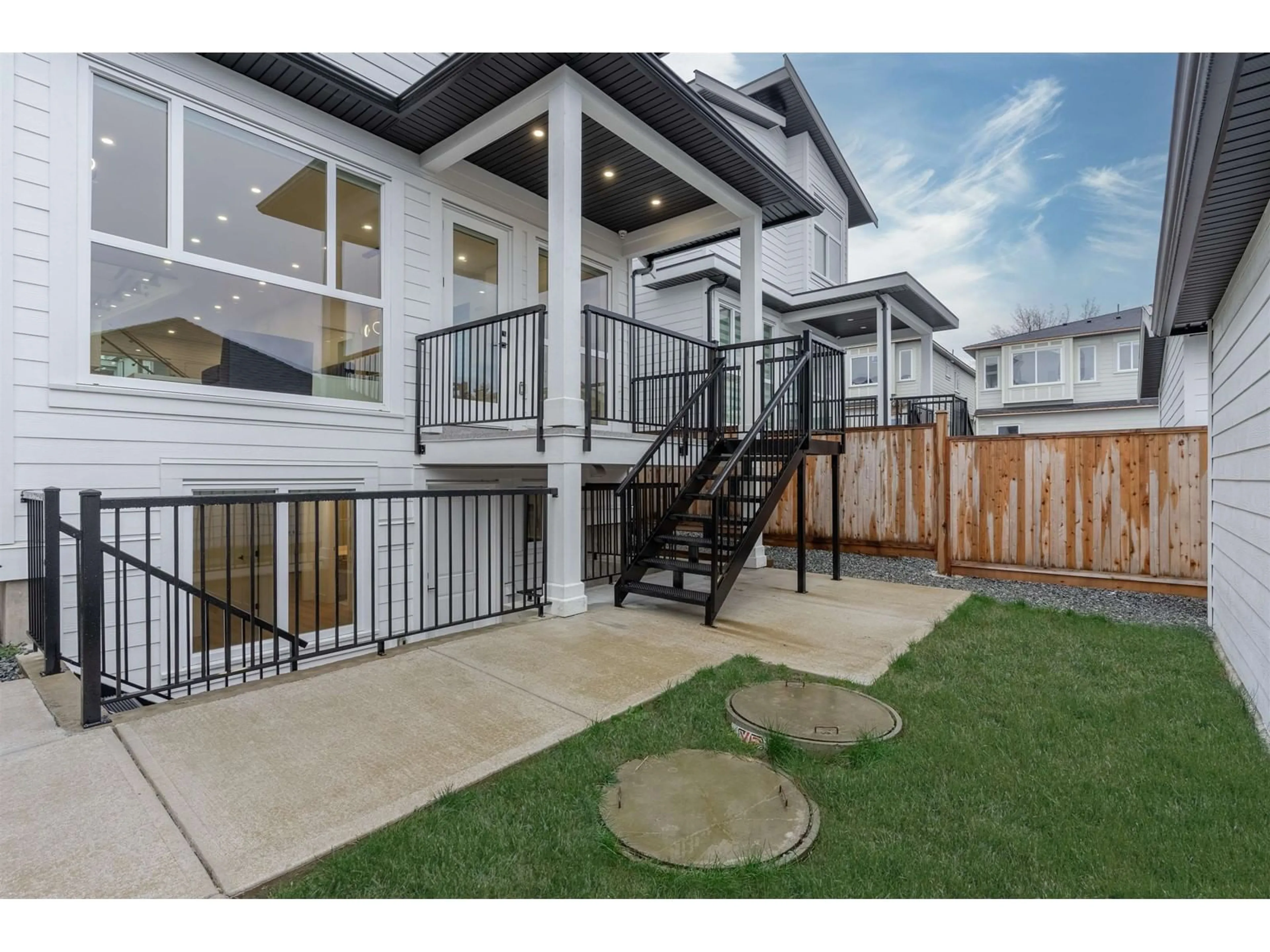 Patio, mountain view for 16790 20A AVENUE, Surrey British Columbia V3Z1H1