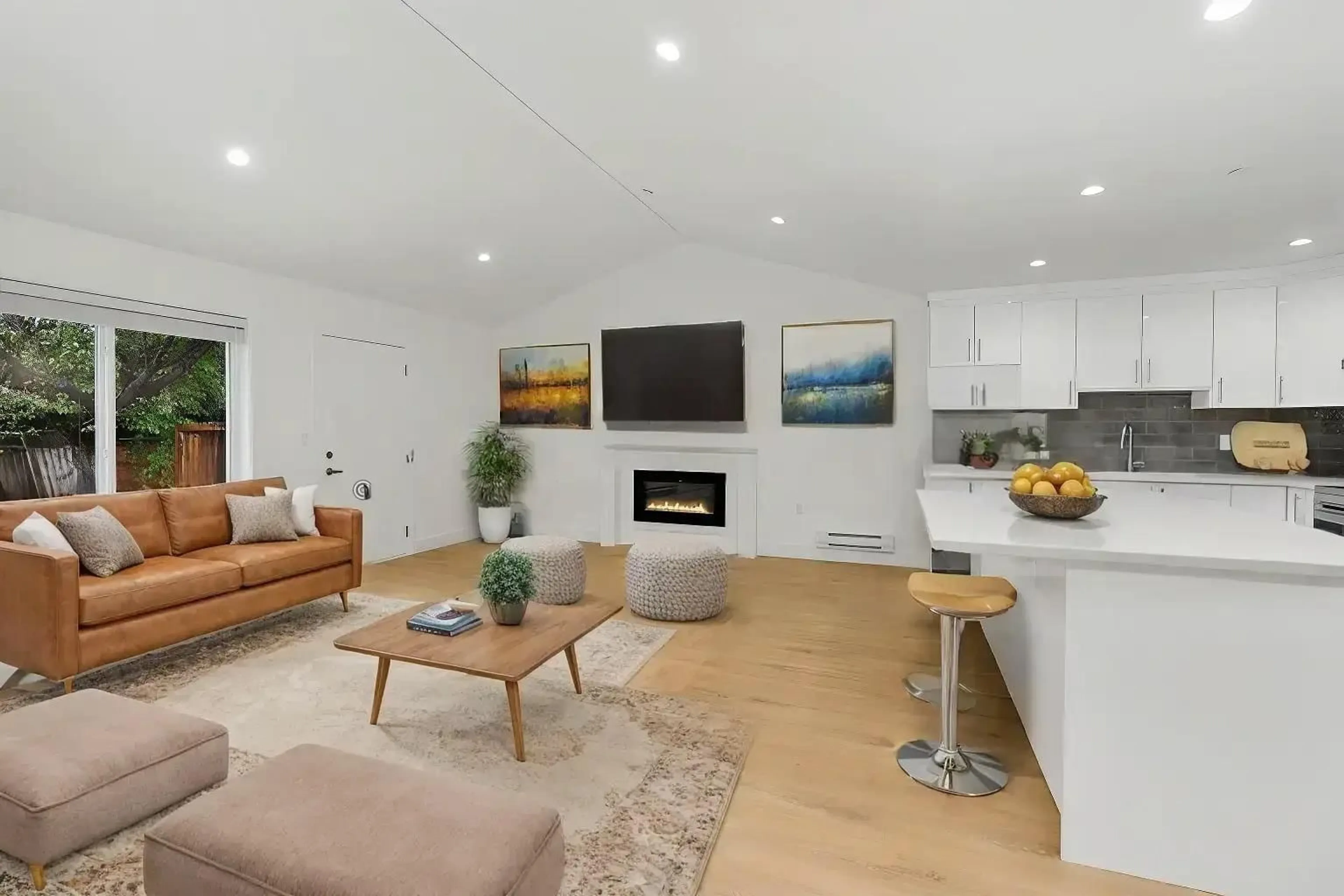 Living room, wood floors for 7477 MARTIN PLACE, Mission British Columbia V2V3K6