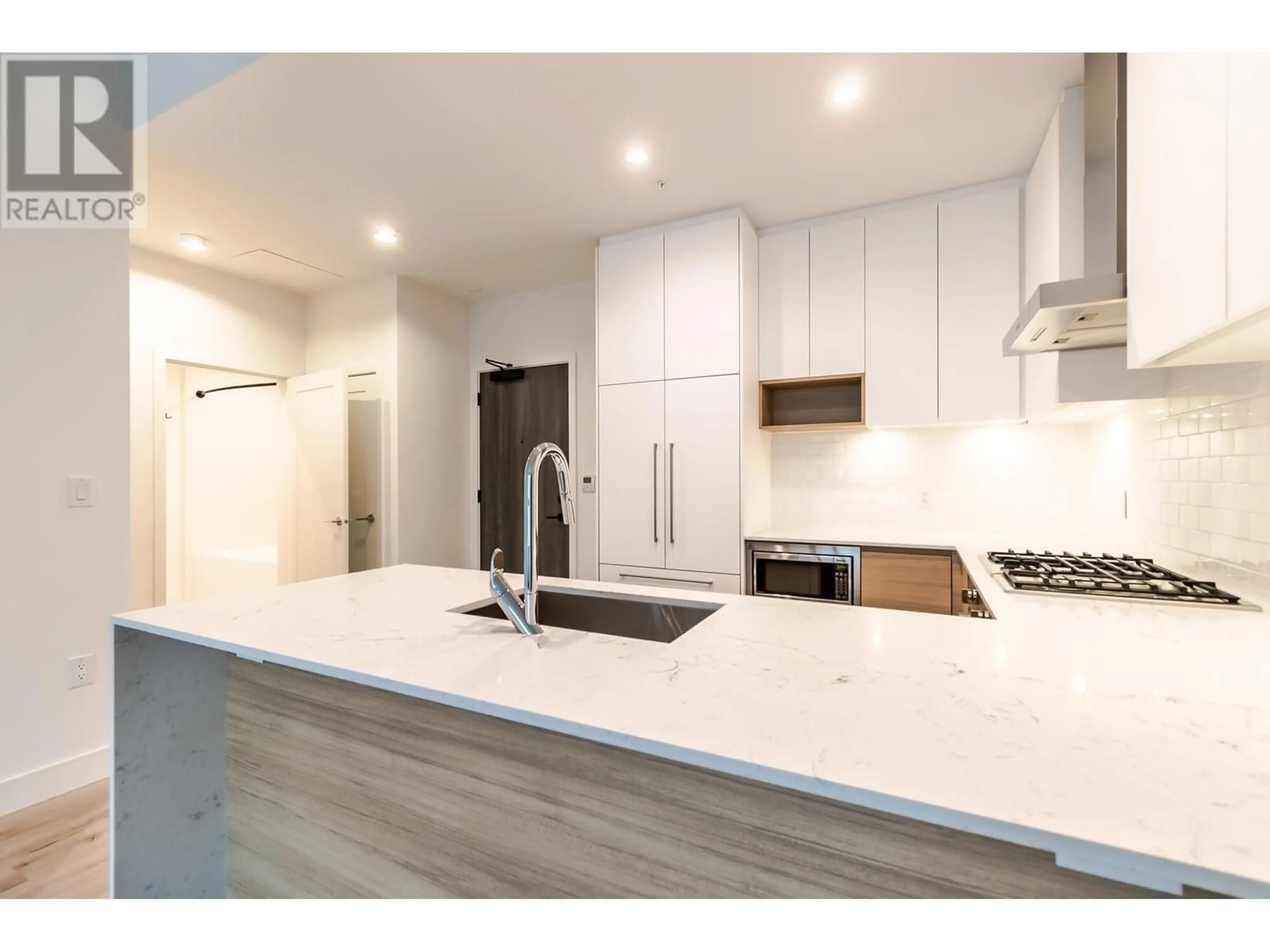 Open concept kitchen for 601 3131 MURRAY STREET, Port Moody British Columbia V3H0L9