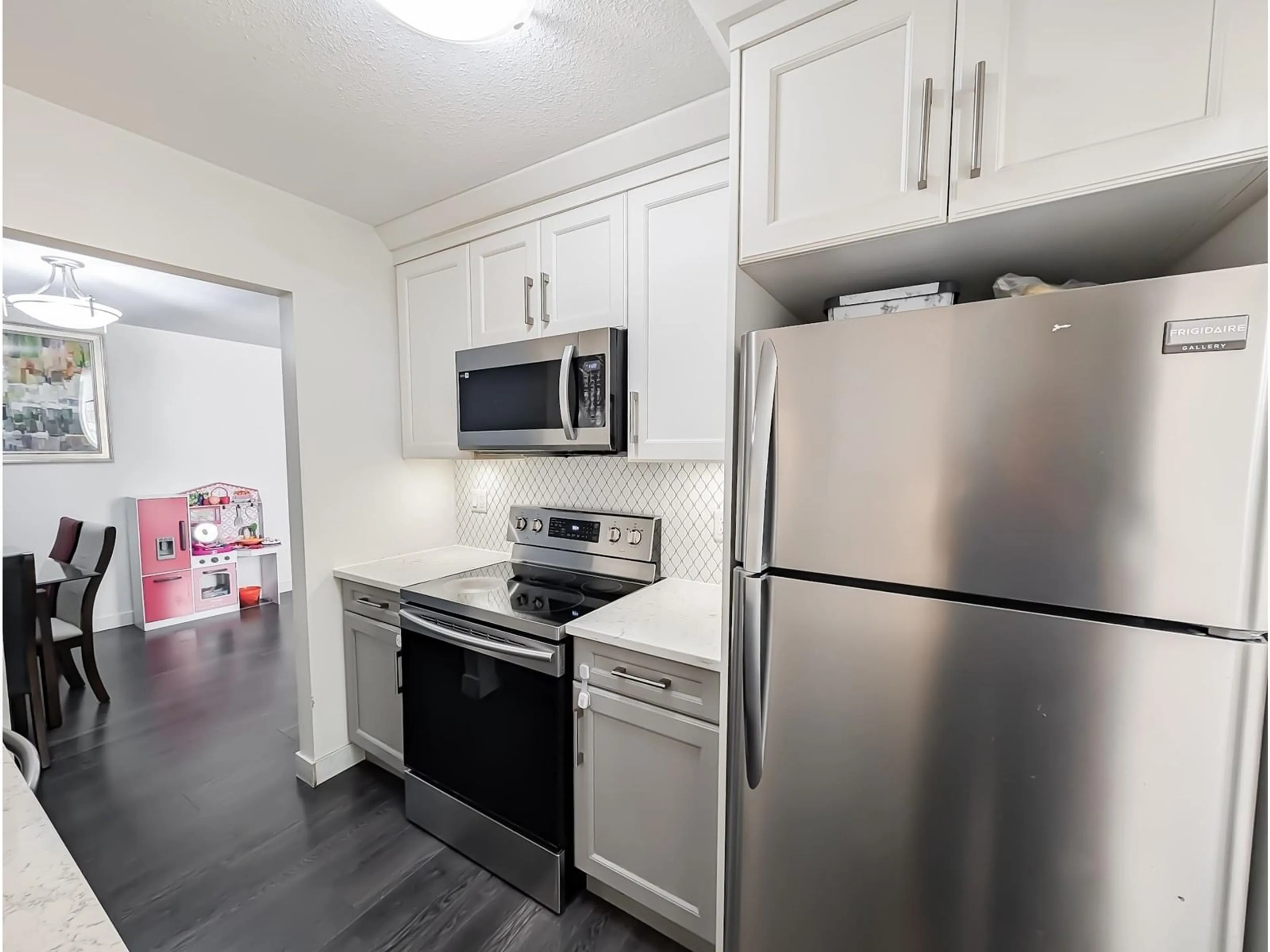 Standard kitchen, cottage for 106 32124 TIMS AVENUE, Abbotsford British Columbia V2T2H4