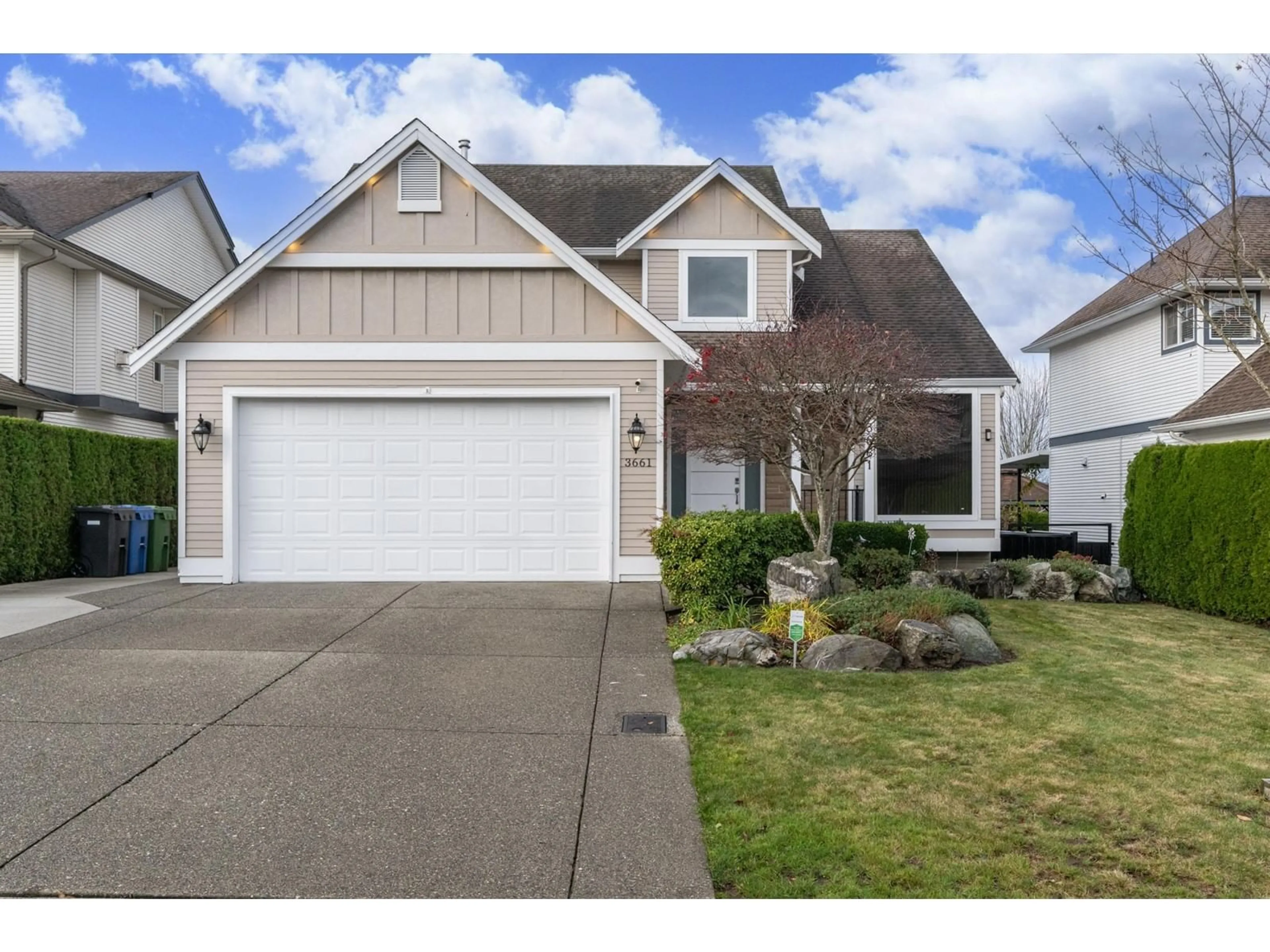 Frontside or backside of a home, the street view for 3661 HERITAGE DRIVE, Abbotsford British Columbia V2T6X8