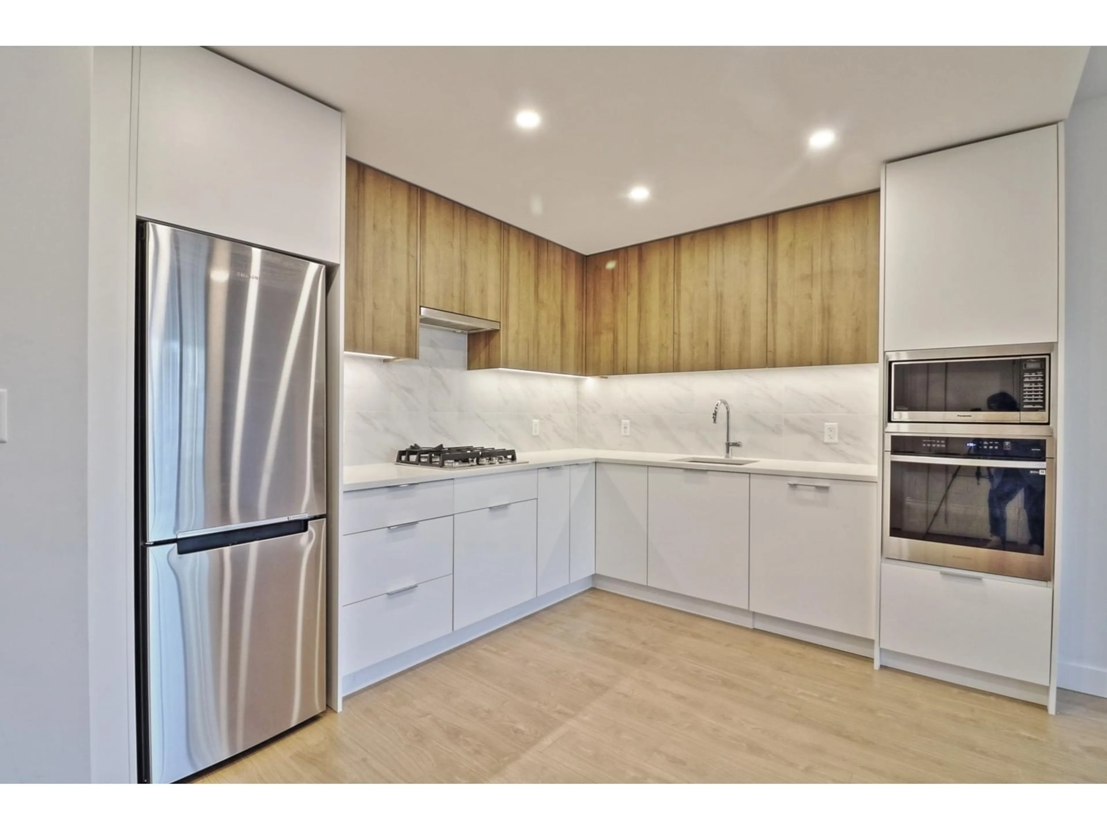 Kitchen, wood floors for 601 13359 OLD YALE ROAD, Surrey British Columbia V3T0S4