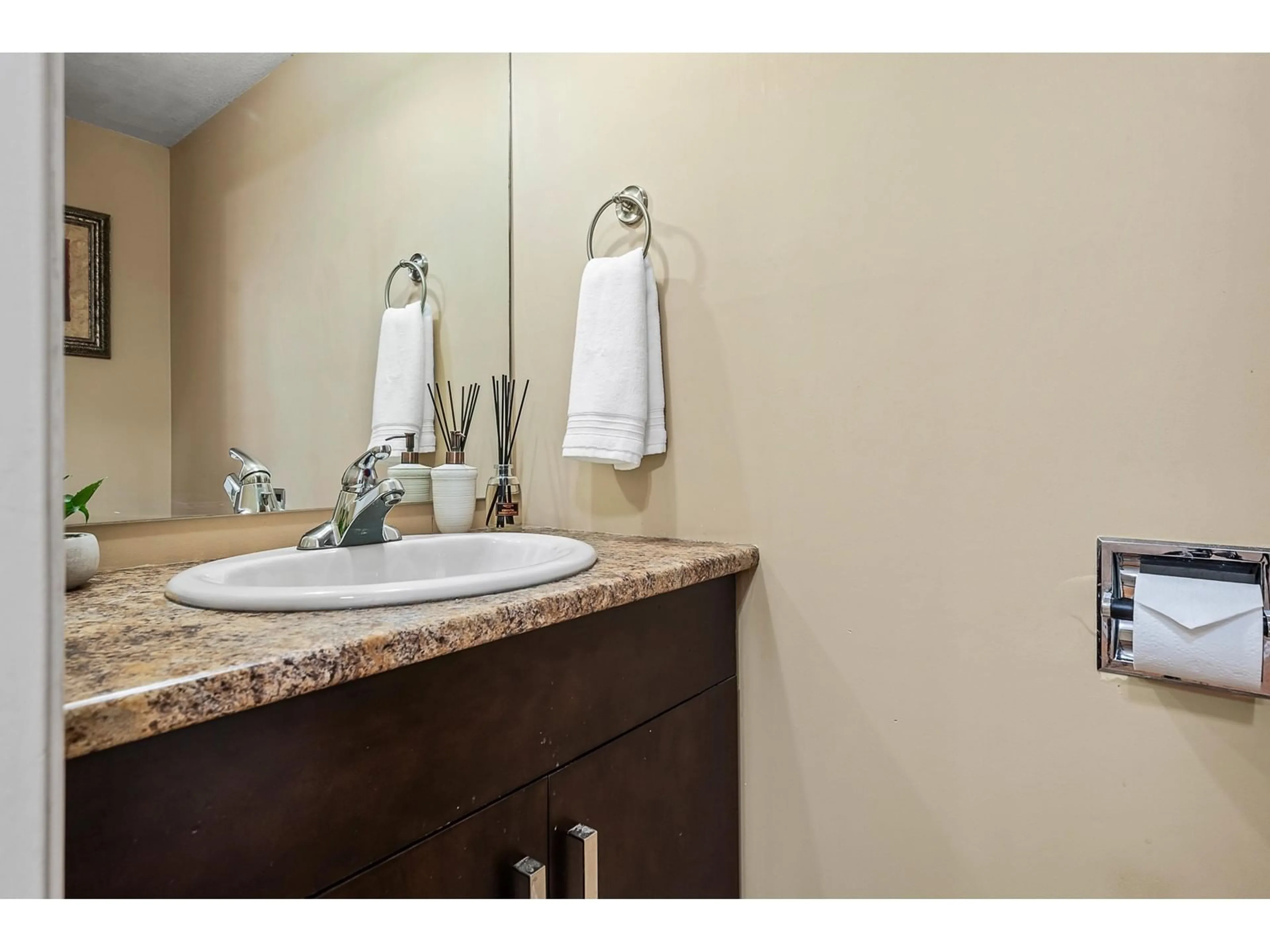 Standard bathroom for 104 2533 MARCET COURT, Abbotsford British Columbia V3G2E6