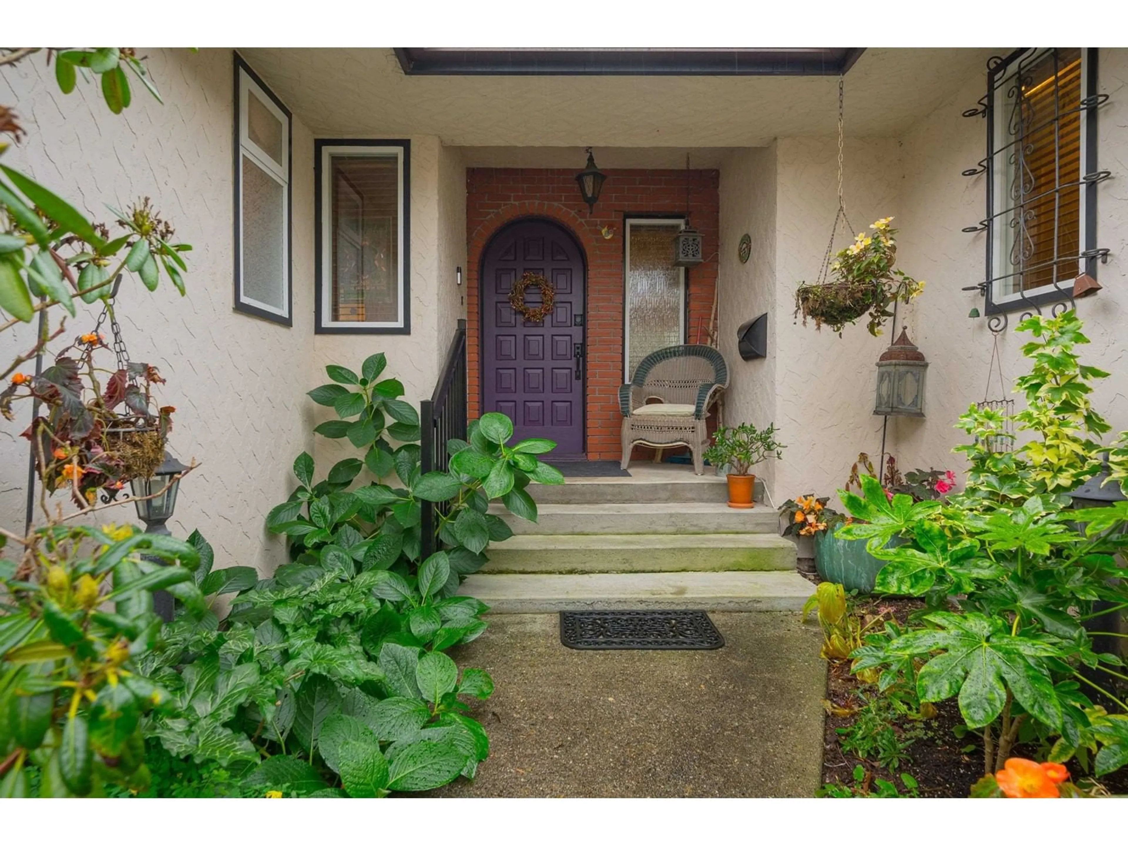 Indoor entryway for 5495 BAKERVIEW DRIVE, Surrey British Columbia V3S1A6