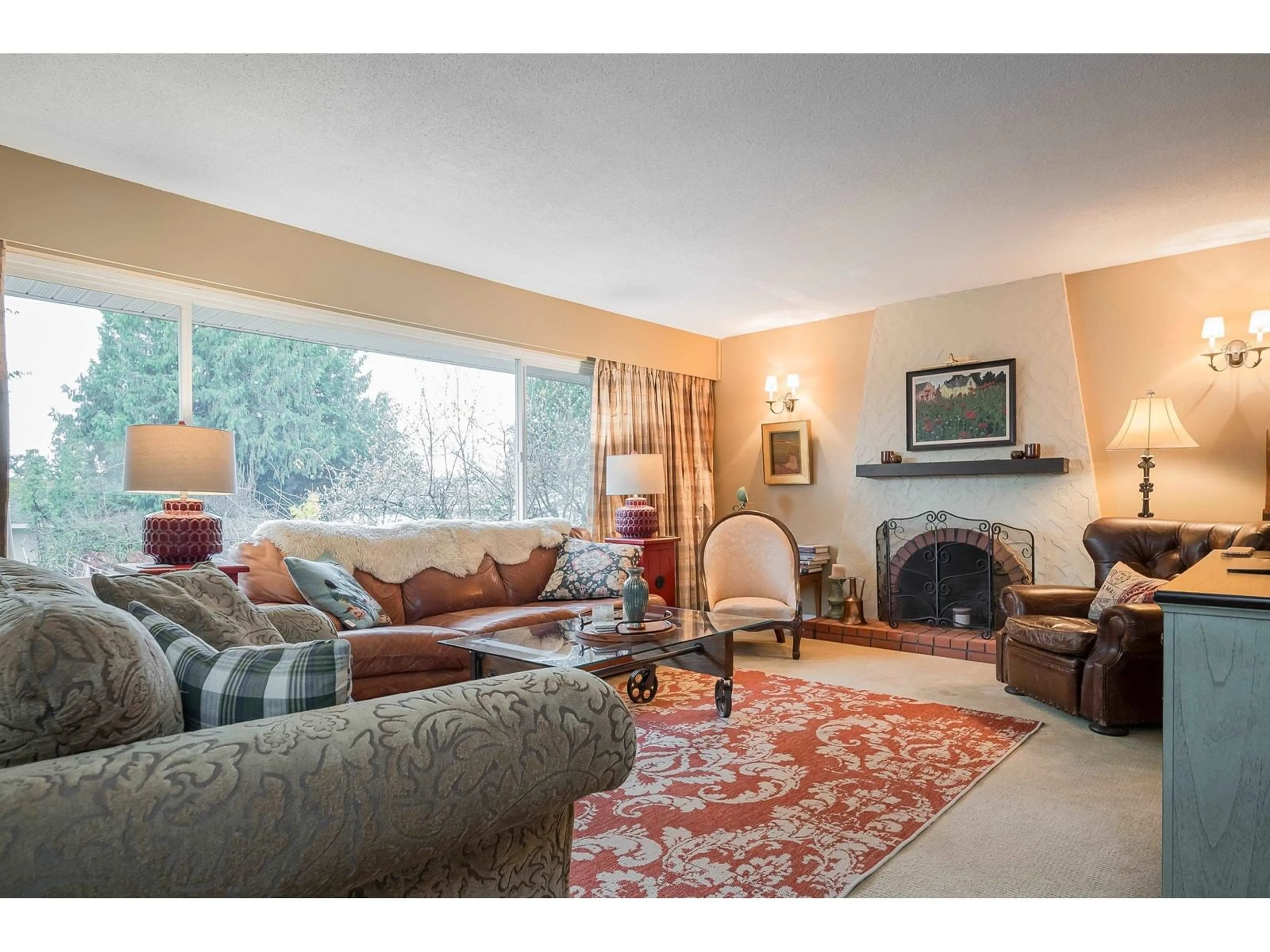 Living room, carpet floors for 5495 BAKERVIEW DRIVE, Surrey British Columbia V3S1A6