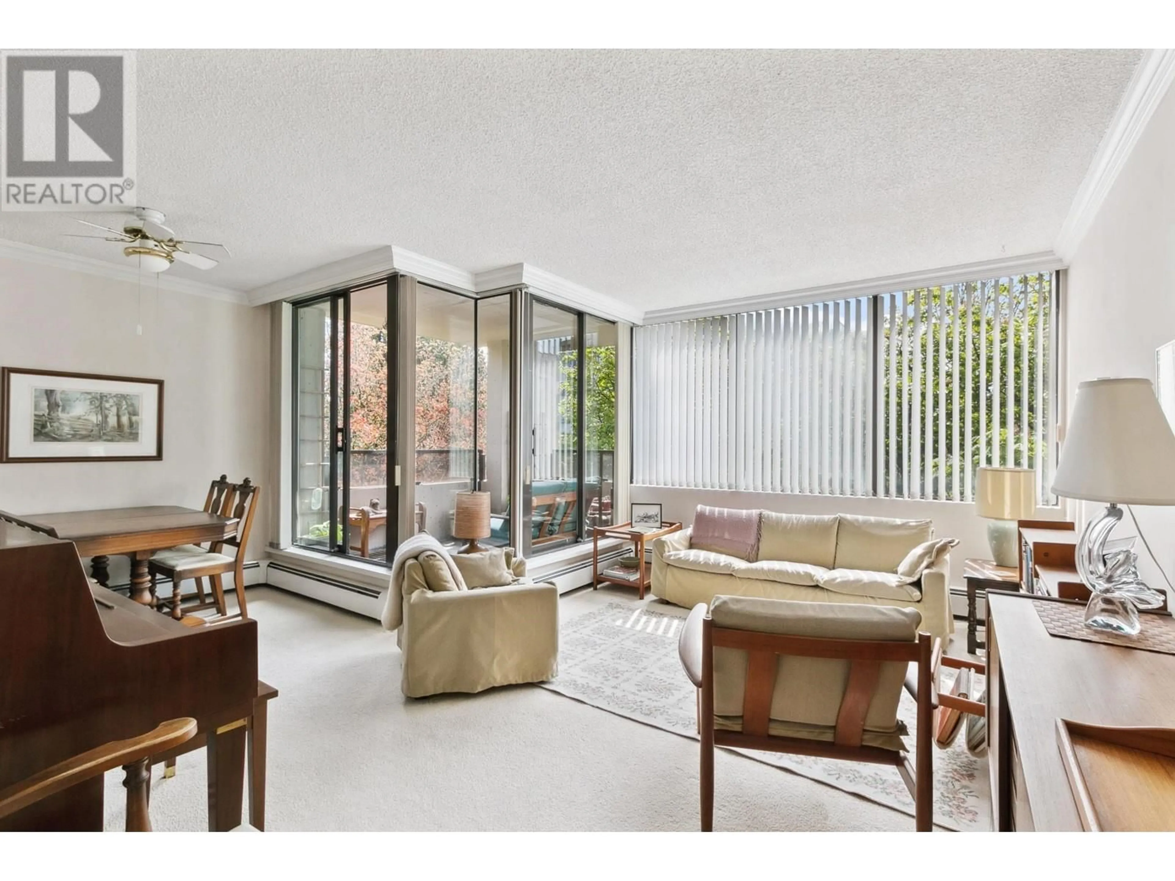 Living room, wood floors for 302 1737 DUCHESS AVENUE, West Vancouver British Columbia V7V1P8