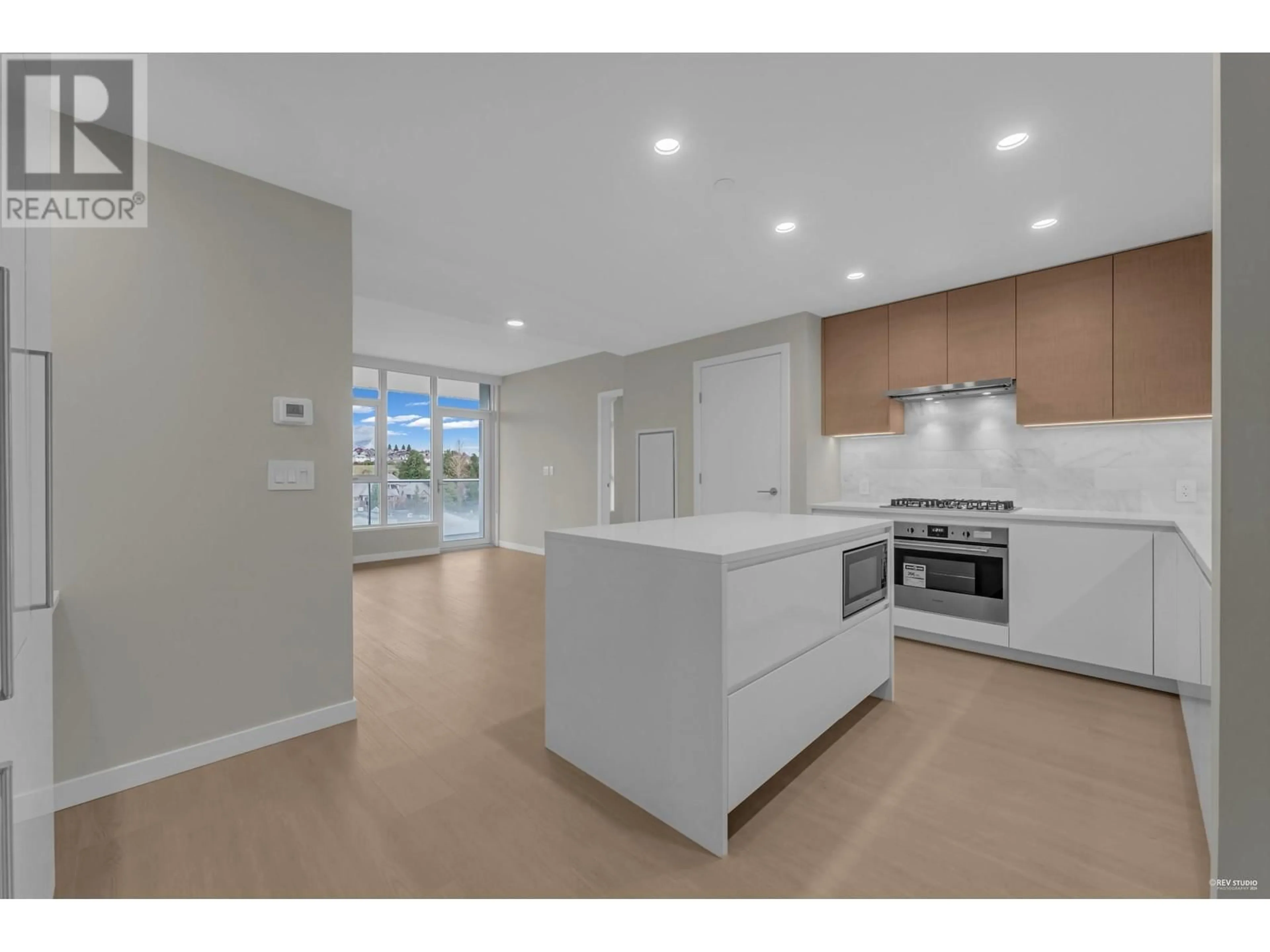 Open concept kitchen for 906 4168 LOUGHEED HIGHWAY, Burnaby British Columbia V5C0N9