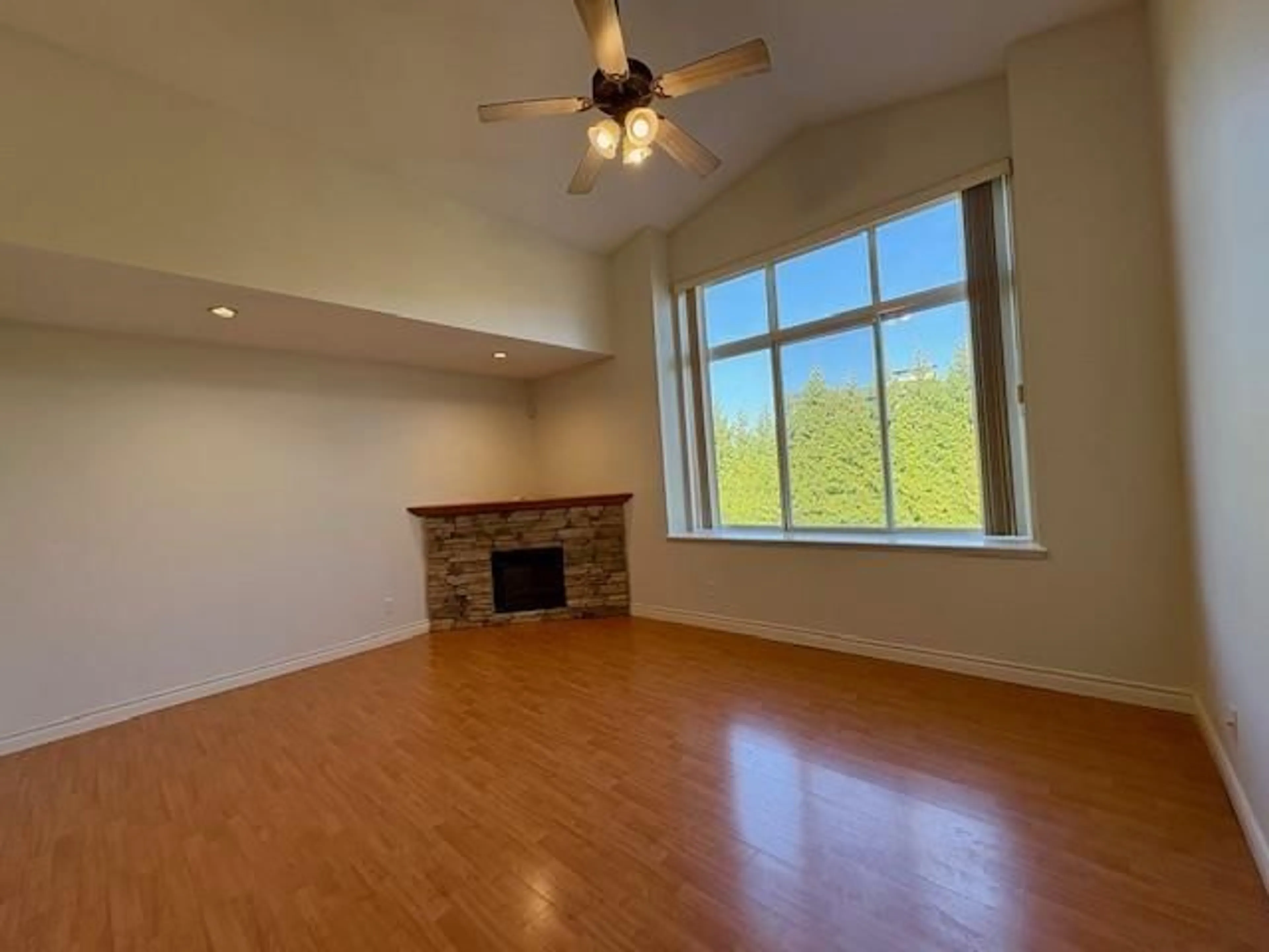 A pic of a room for 201 - 2828 152, Surrey British Columbia V4P1G6
