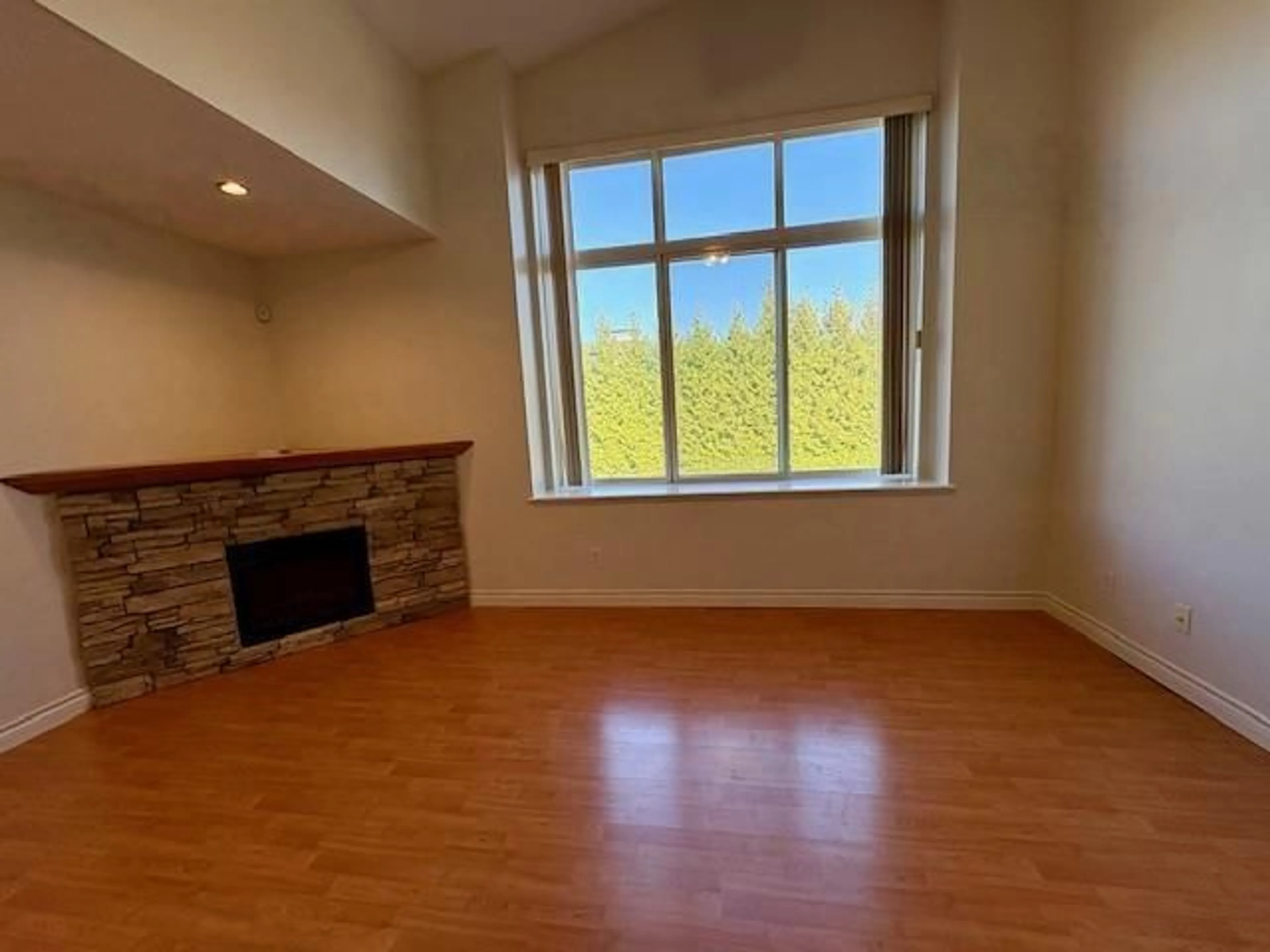A pic of a room for 201 - 2828 152, Surrey British Columbia V4P1G6