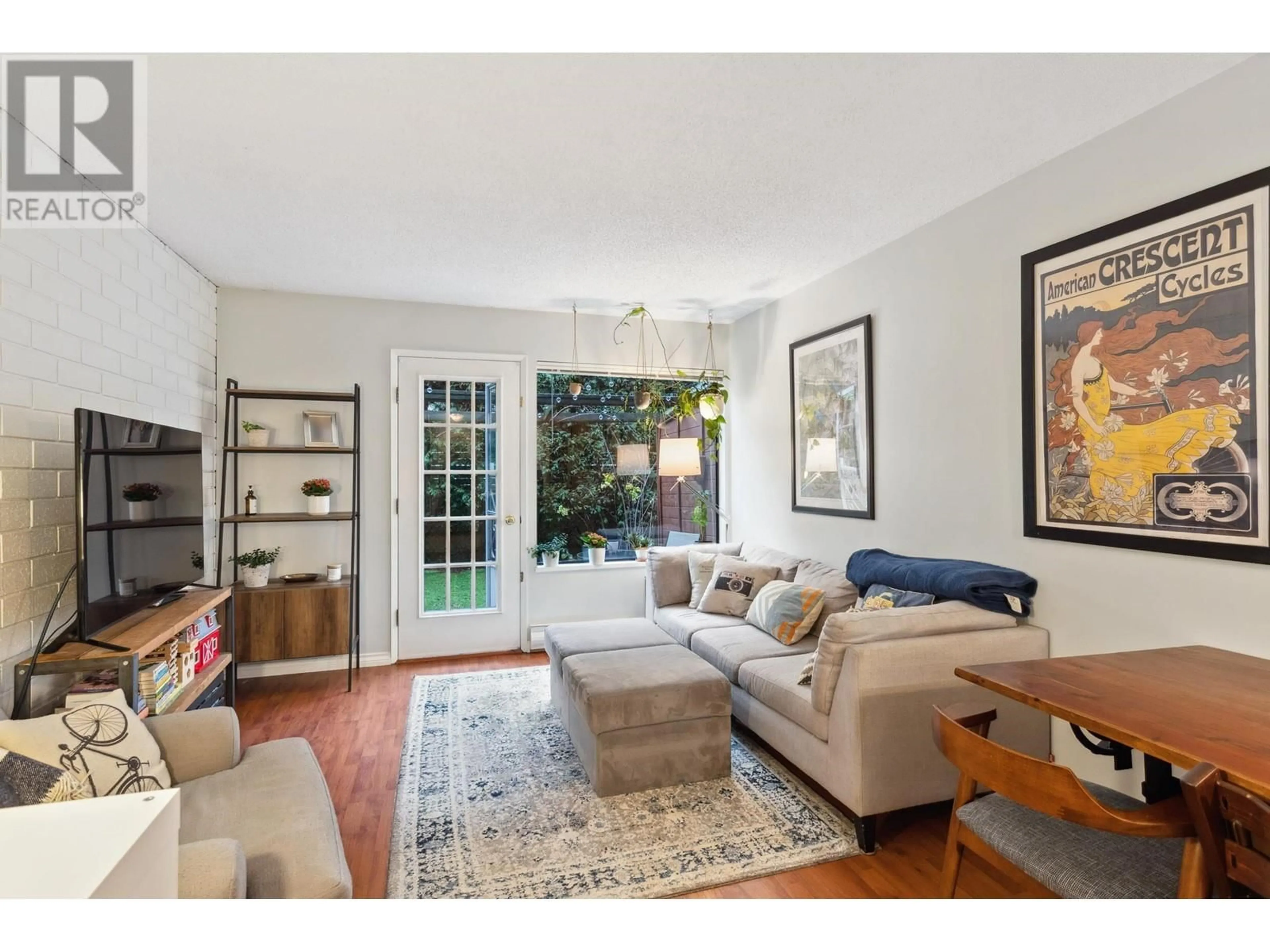 Living room, wood floors for 26 719 E 31ST AVENUE, Vancouver British Columbia V5V2W9