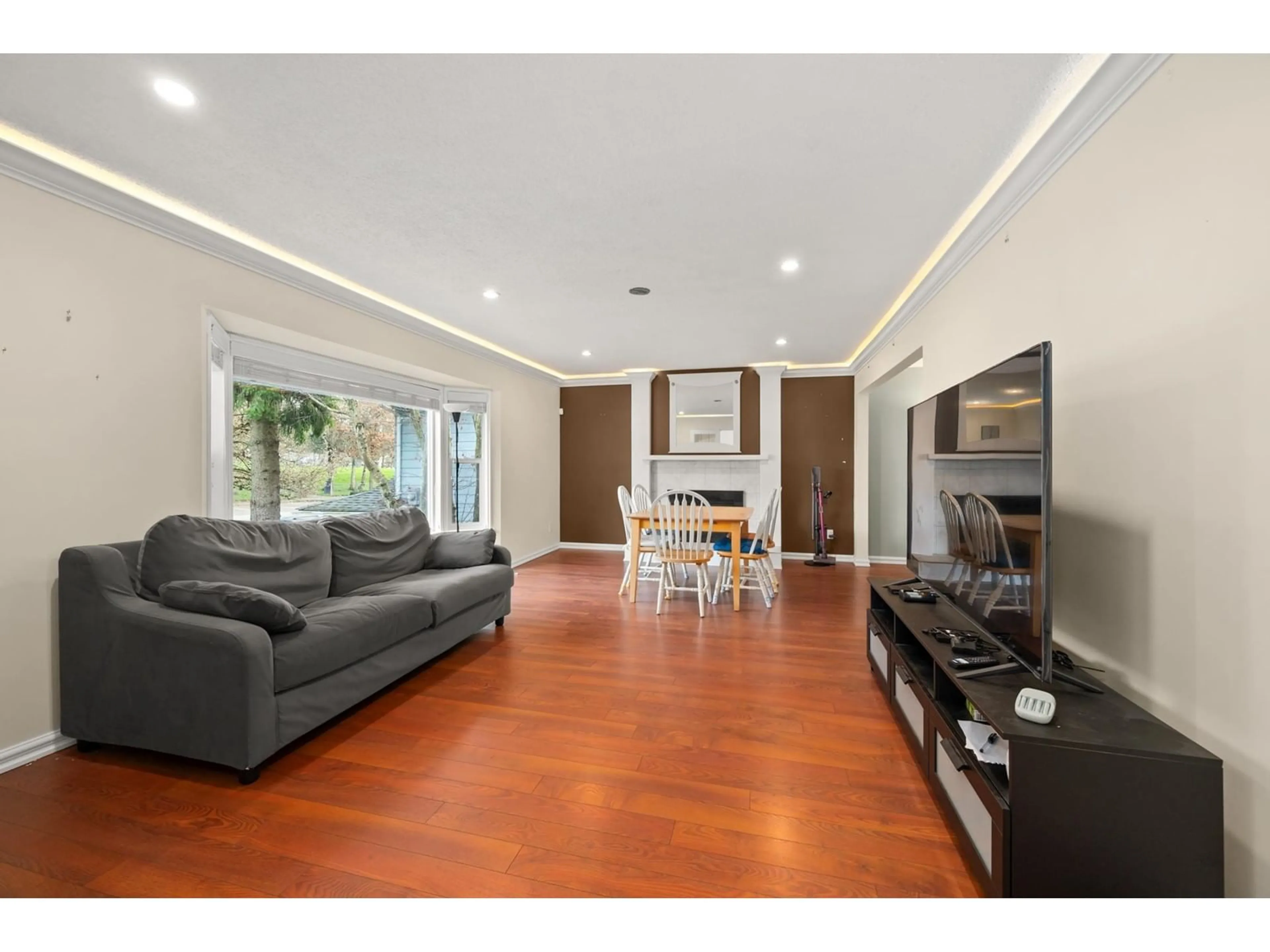 Living room, wood floors for 8095 108 STREET, Delta British Columbia V4C7V7