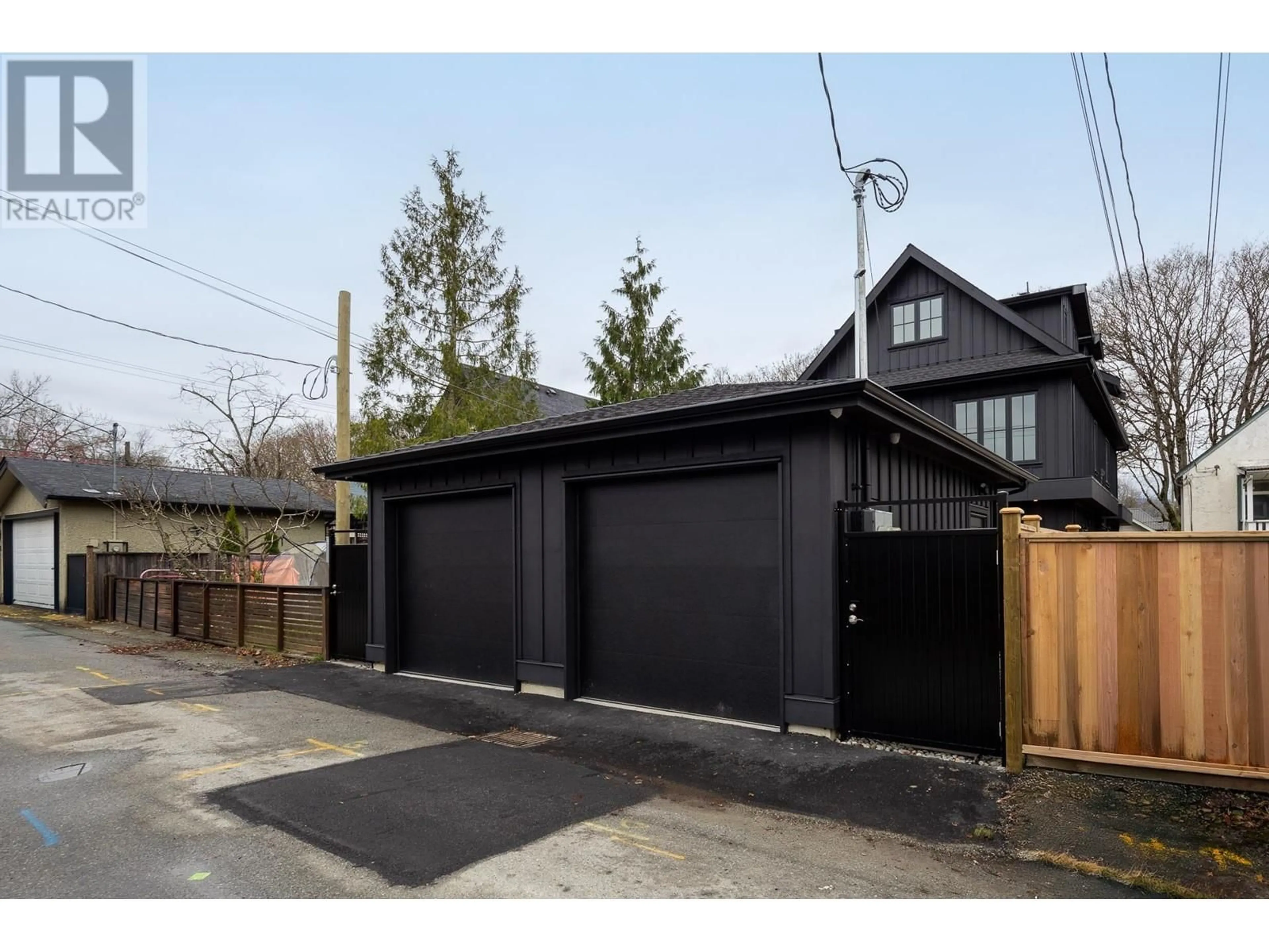 Indoor garage for 2 3268 W 15TH AVENUE, Vancouver British Columbia V6K3A9