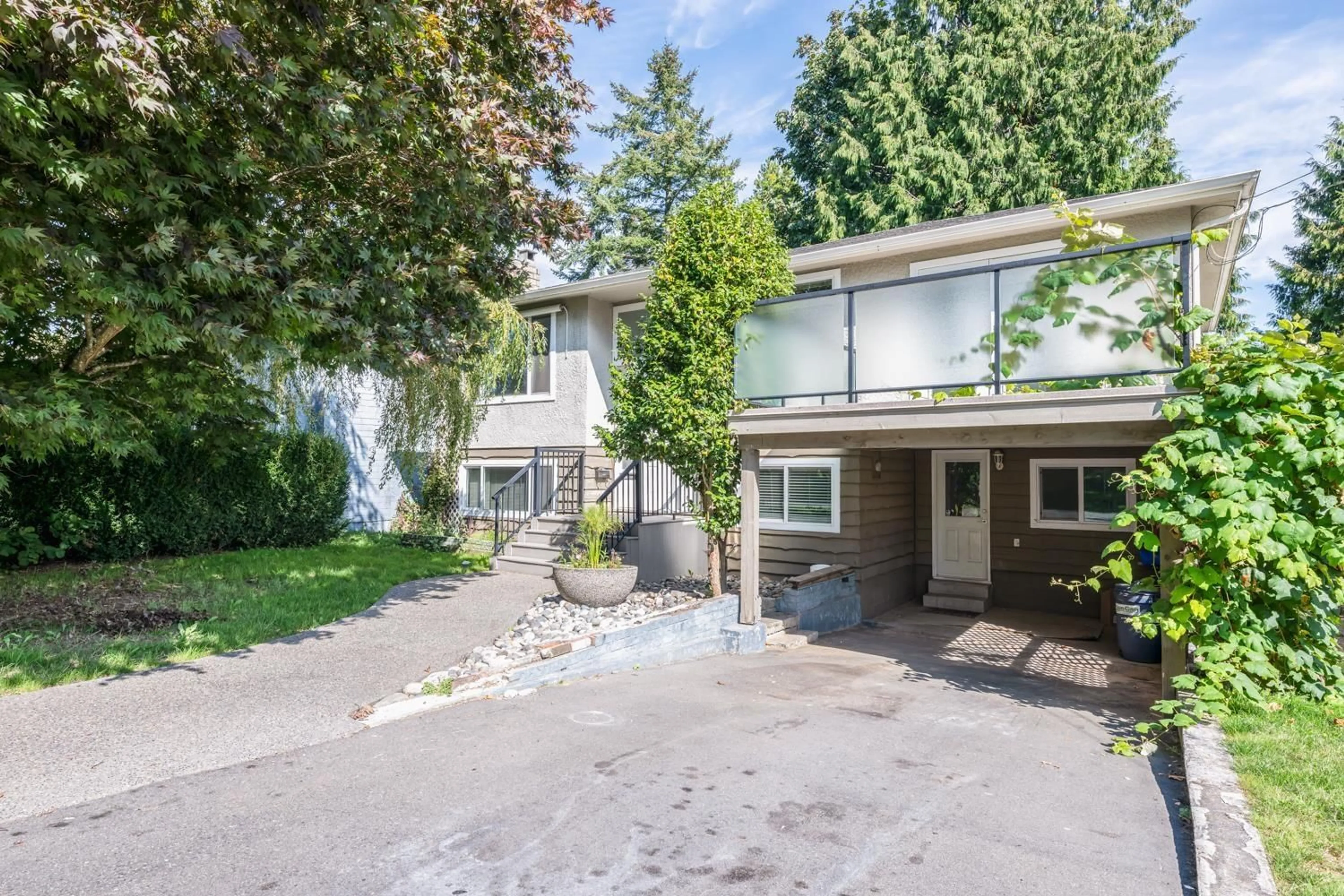 A pic from exterior of the house or condo, the street view for 1338 STEVENS STREET, White Rock British Columbia V4B4Y1