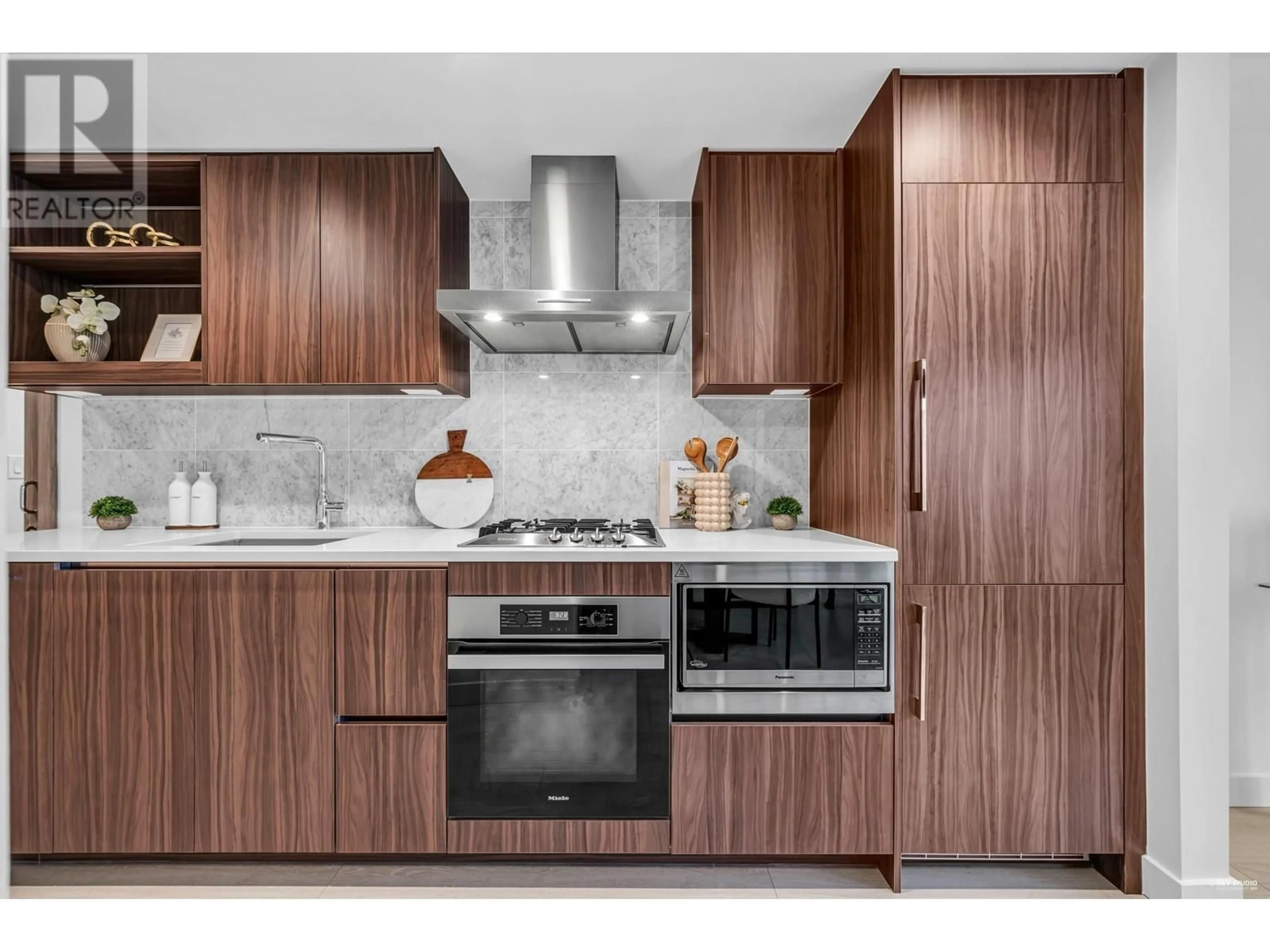 Contemporary kitchen, wood floors for 1219 1768 COOK STREET, Vancouver British Columbia V5Y0N3