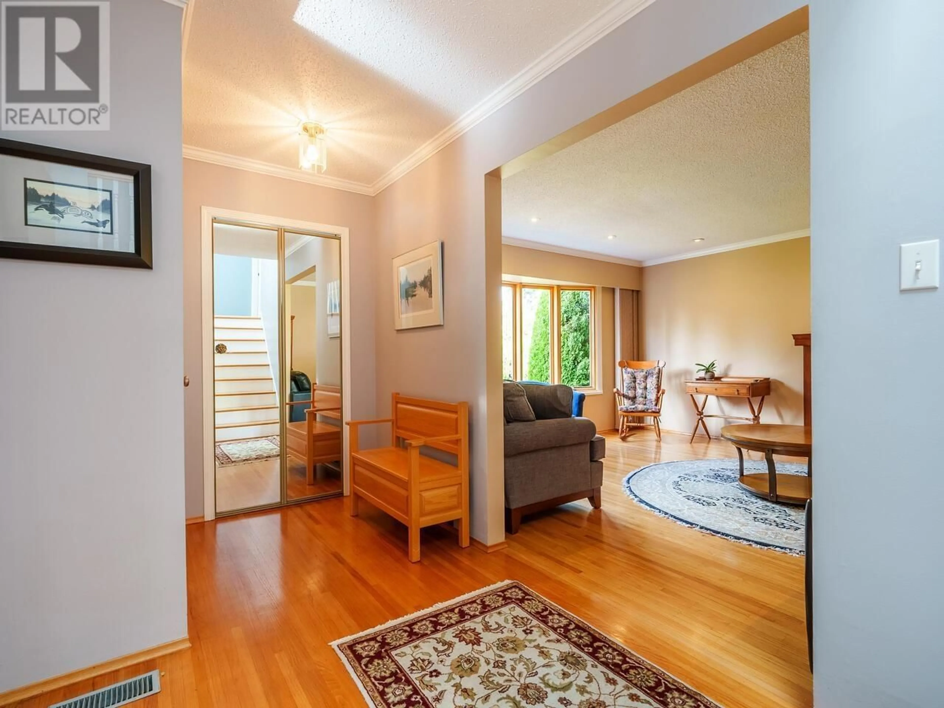 Indoor foyer, wood floors for 1063 MARIGOLD PLACE, North Vancouver British Columbia V7R2E5