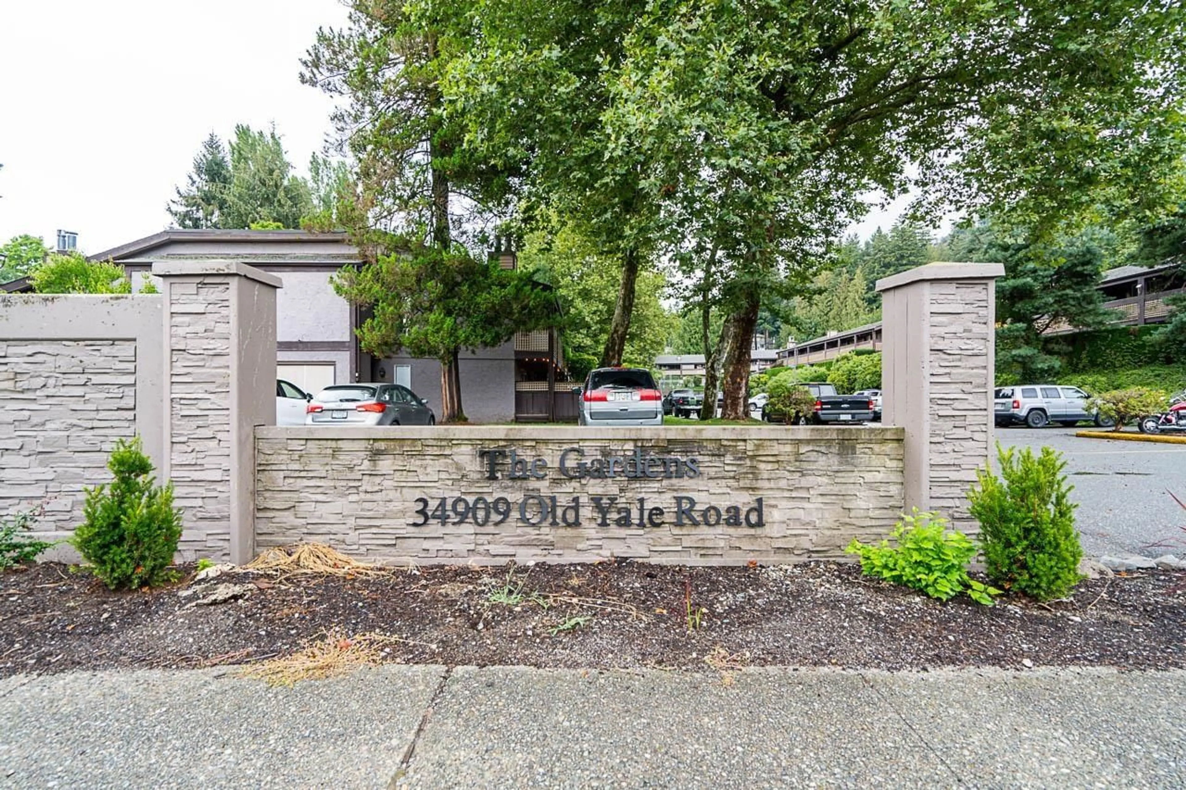 A pic from exterior of the house or condo, the street view for 1714 34909 OLD YALE ROAD, Abbotsford British Columbia V3G2E7