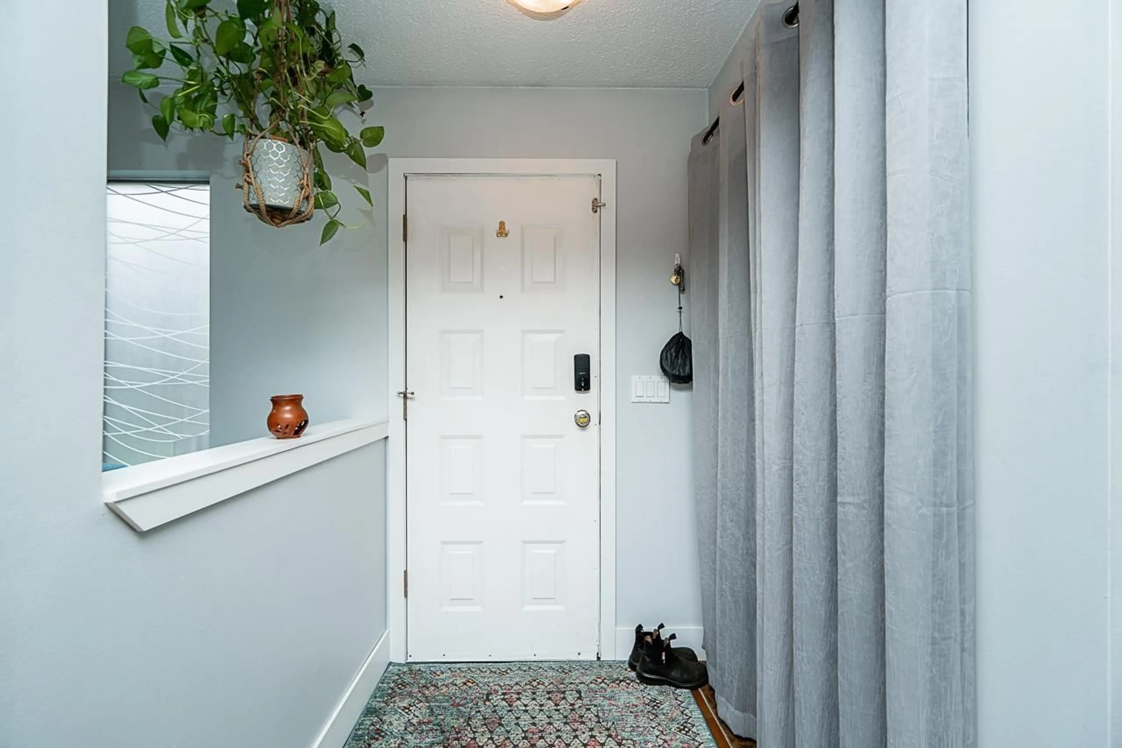 Indoor entryway, unknown floor for 1714 34909 OLD YALE ROAD, Abbotsford British Columbia V3G2E7