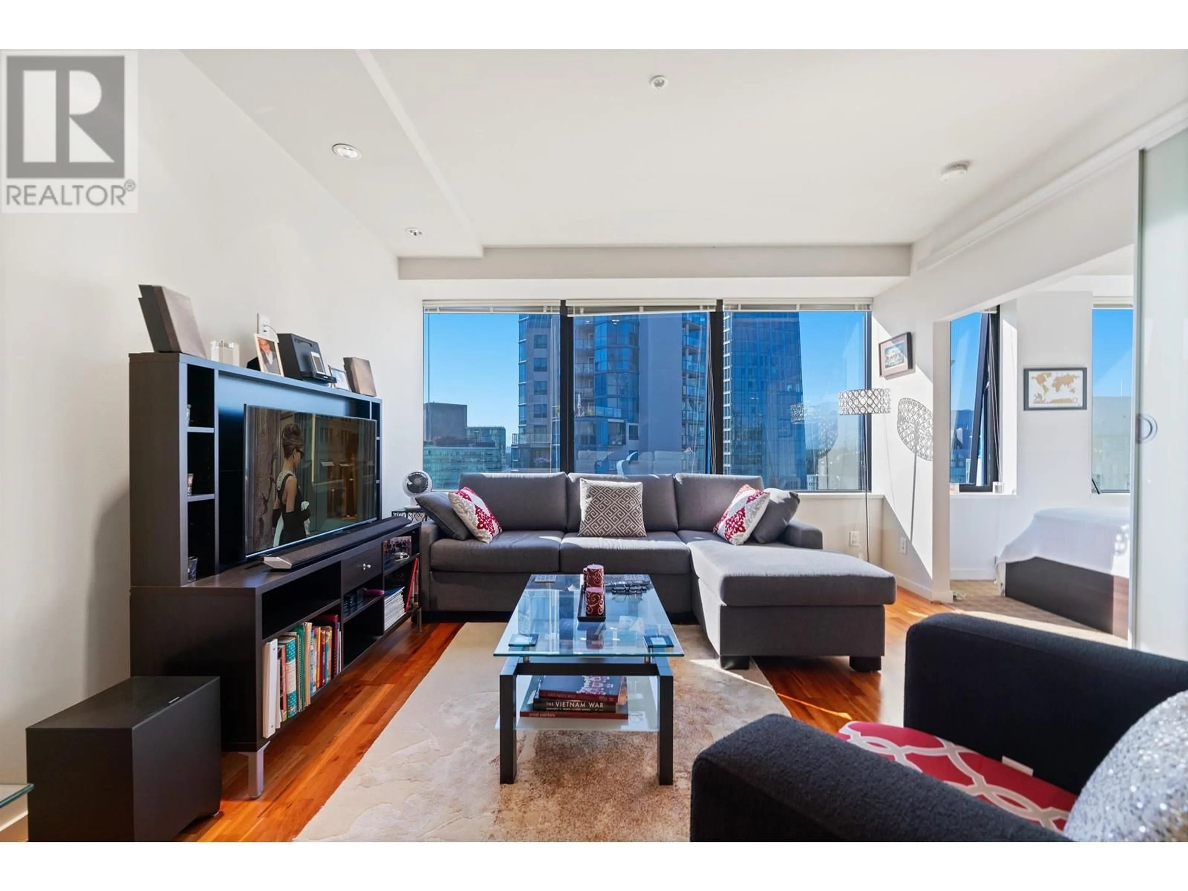 Living room, wood floors for 1501 1333 W GEORGIA STREET, Vancouver British Columbia V6E4V3