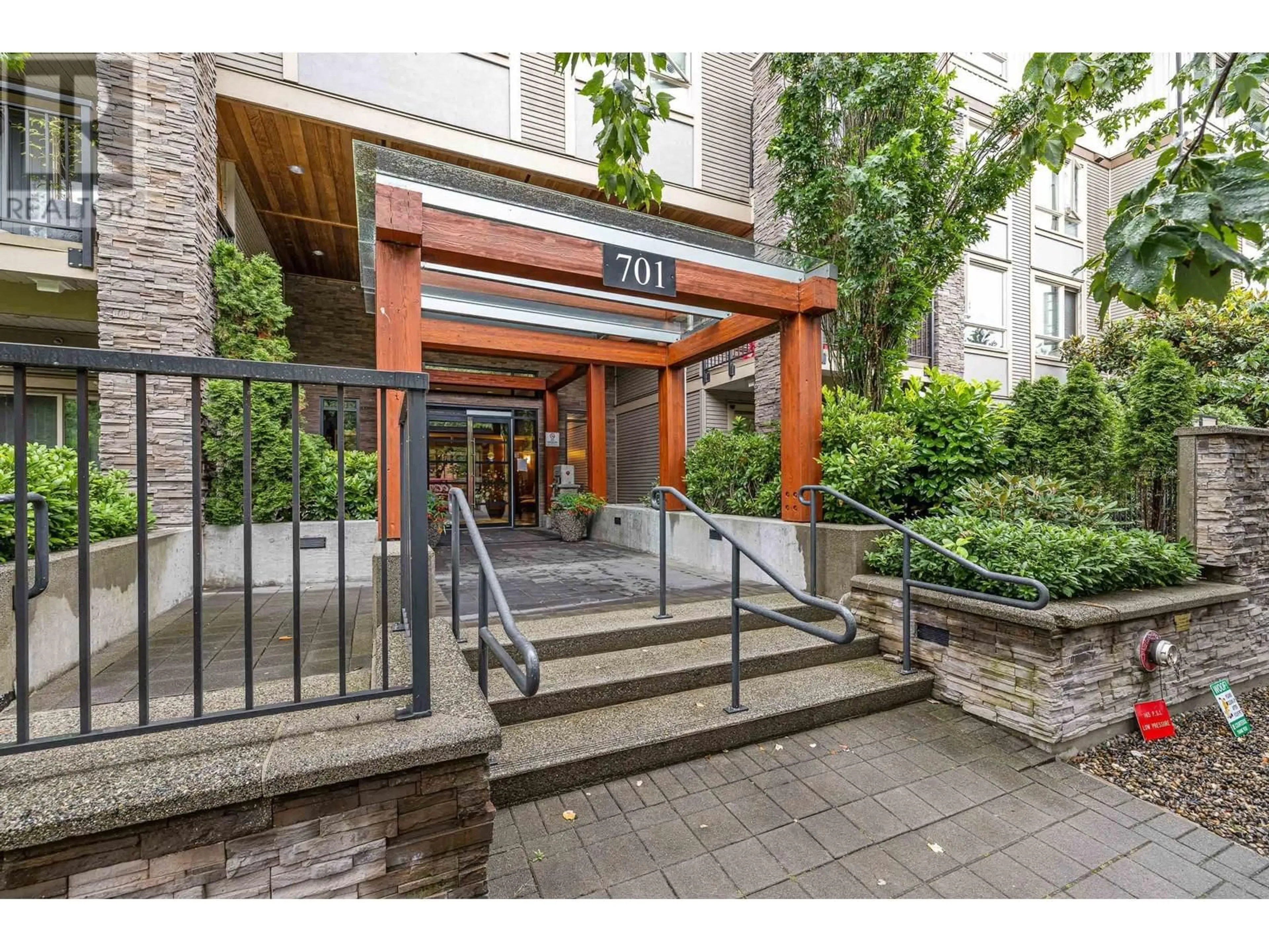 Indoor foyer for 409 701 KLAHANIE DRIVE, Port Moody British Columbia V3H5L6