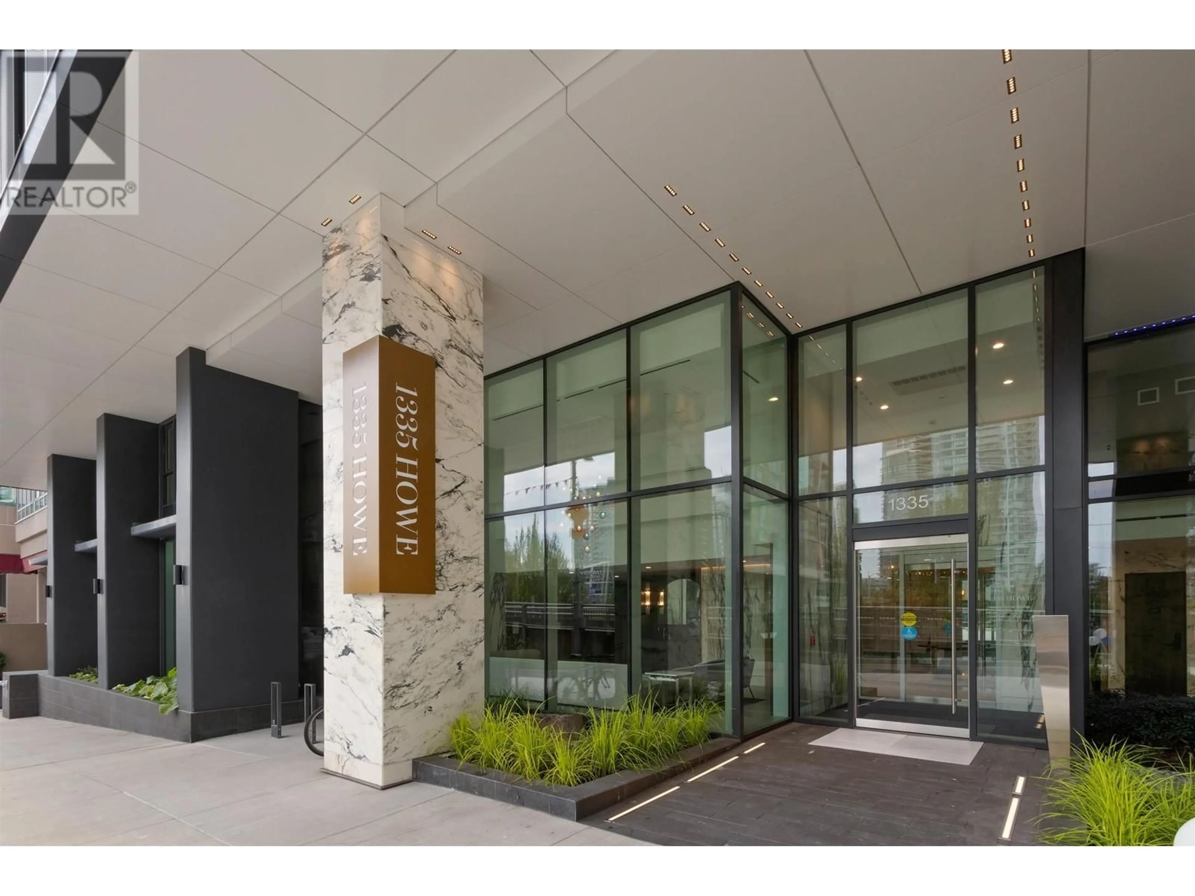 Indoor foyer for 1504 1335 HOWE STREET, Vancouver British Columbia V6Z0H1