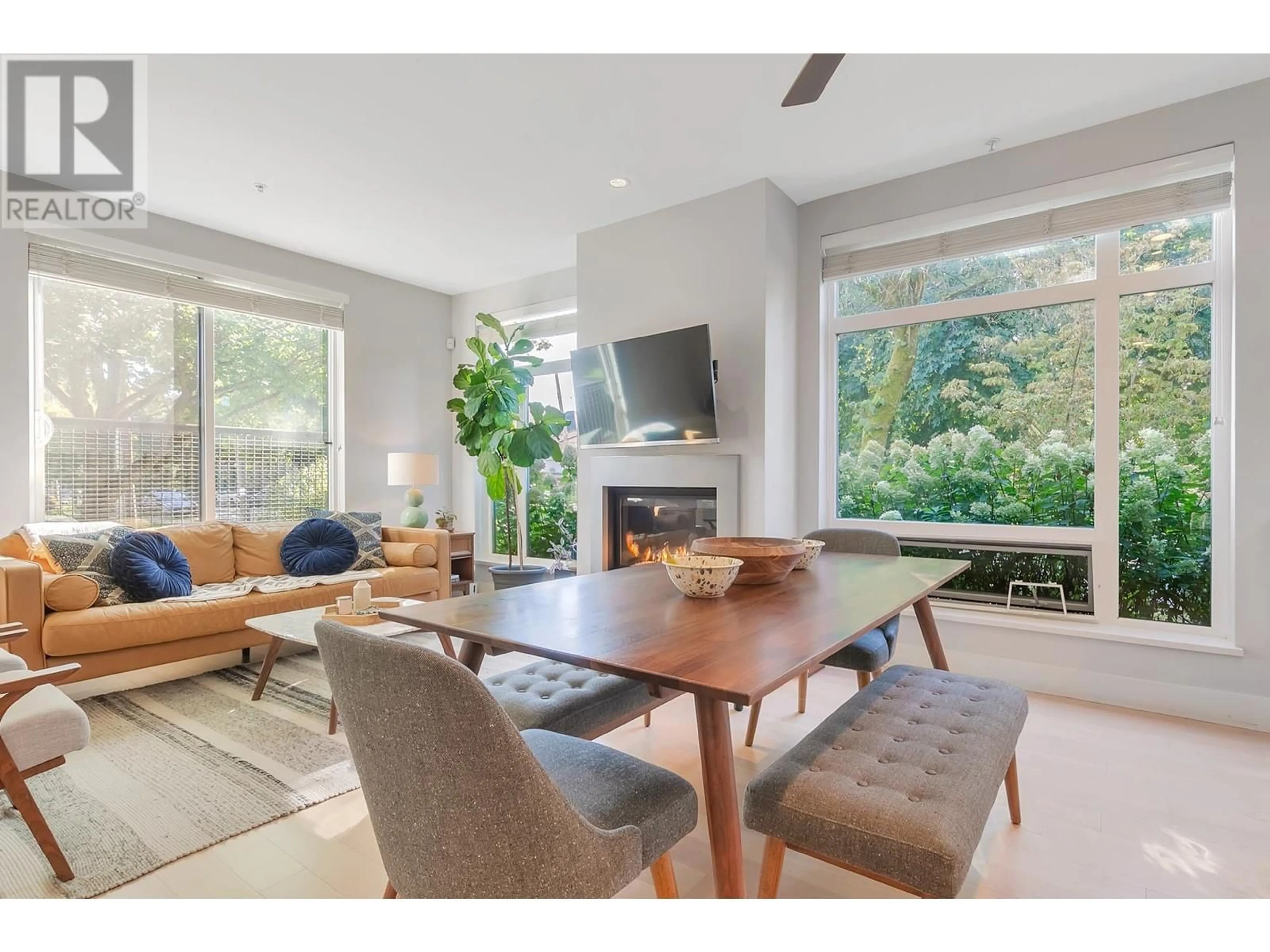 Living room, wood floors for 3199 ST. GEORGE STREET, Vancouver British Columbia V5T3R9