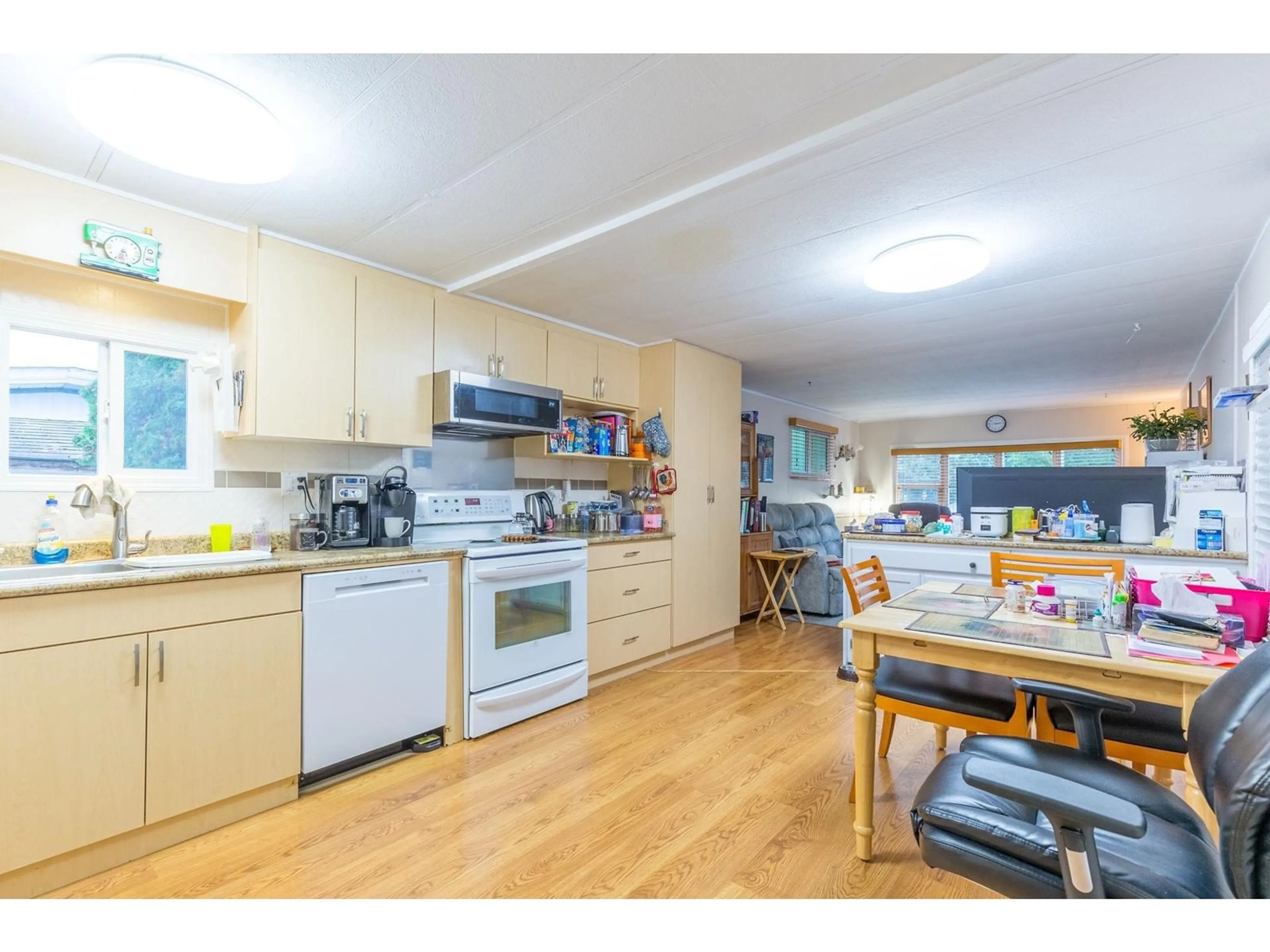 Standard kitchen for 42 13650 80 AVENUE, Surrey British Columbia V3W6J8