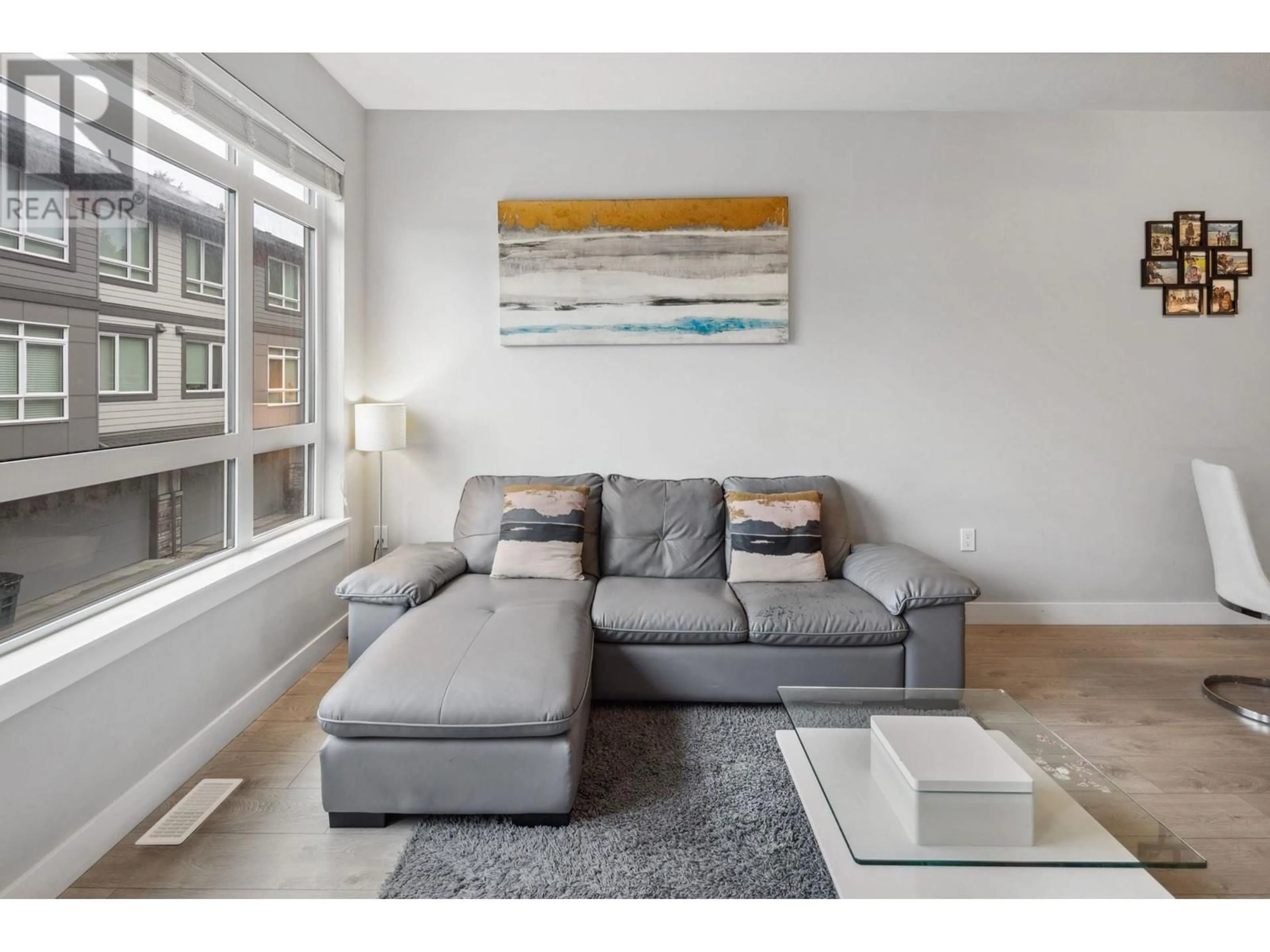 Living room, wood floors for 95 4991 NO. 5 ROAD, Richmond British Columbia V6X0S9