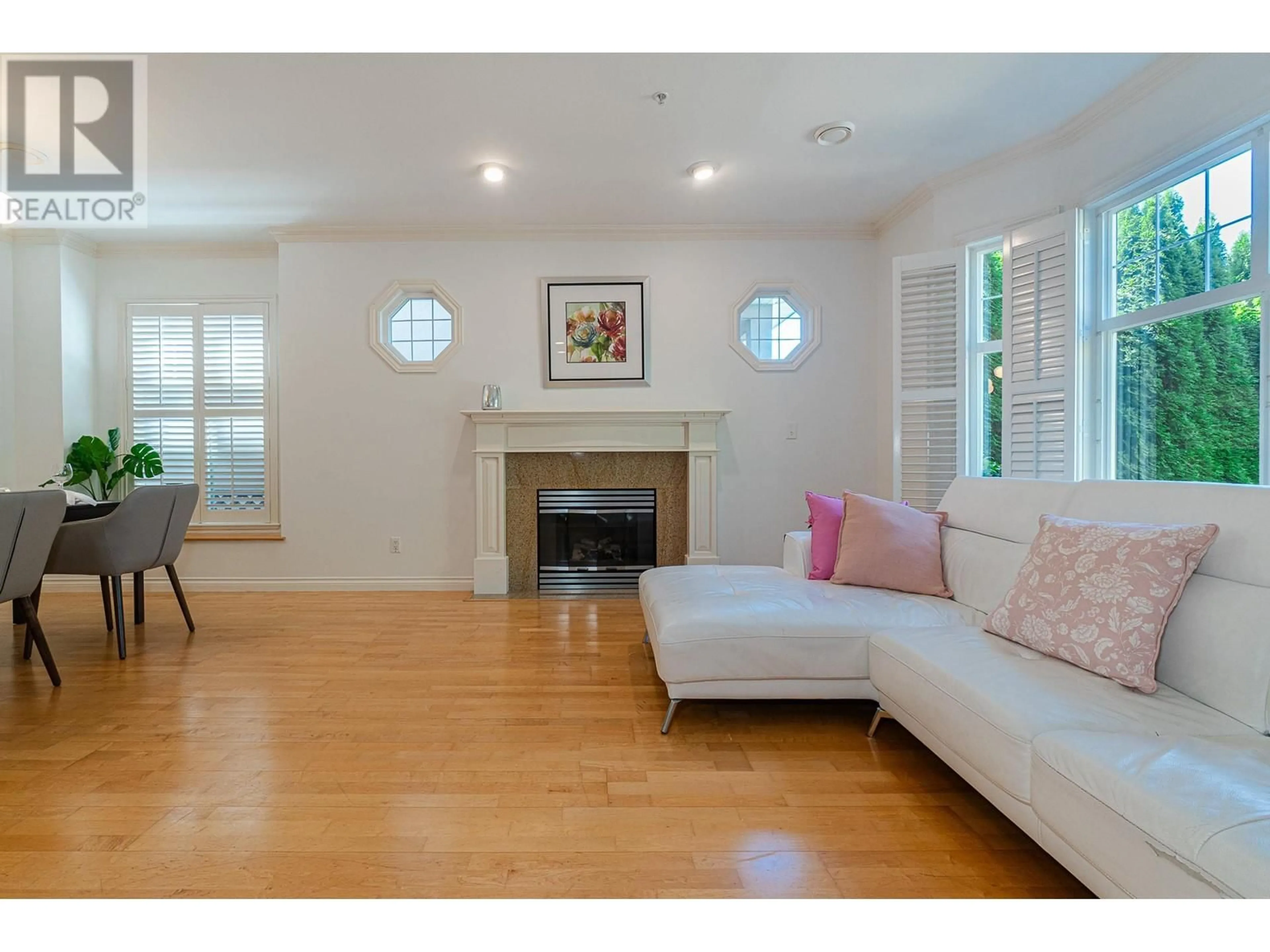 Living room, wood floors for 2818 W 19TH AVENUE, Vancouver British Columbia V6L1E5