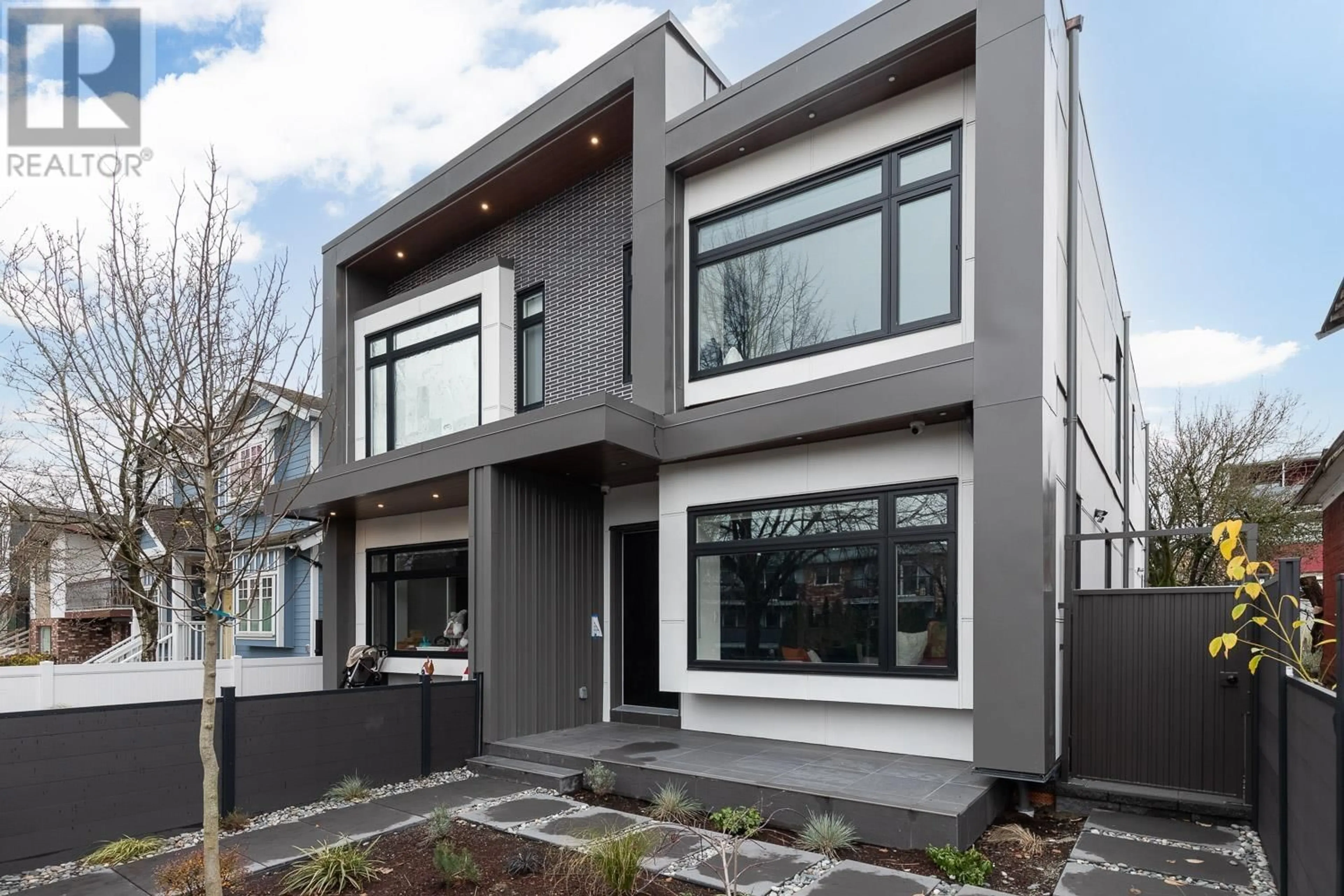 Home with vinyl exterior material for 216 E 16TH AVENUE, Vancouver British Columbia V5T2T4