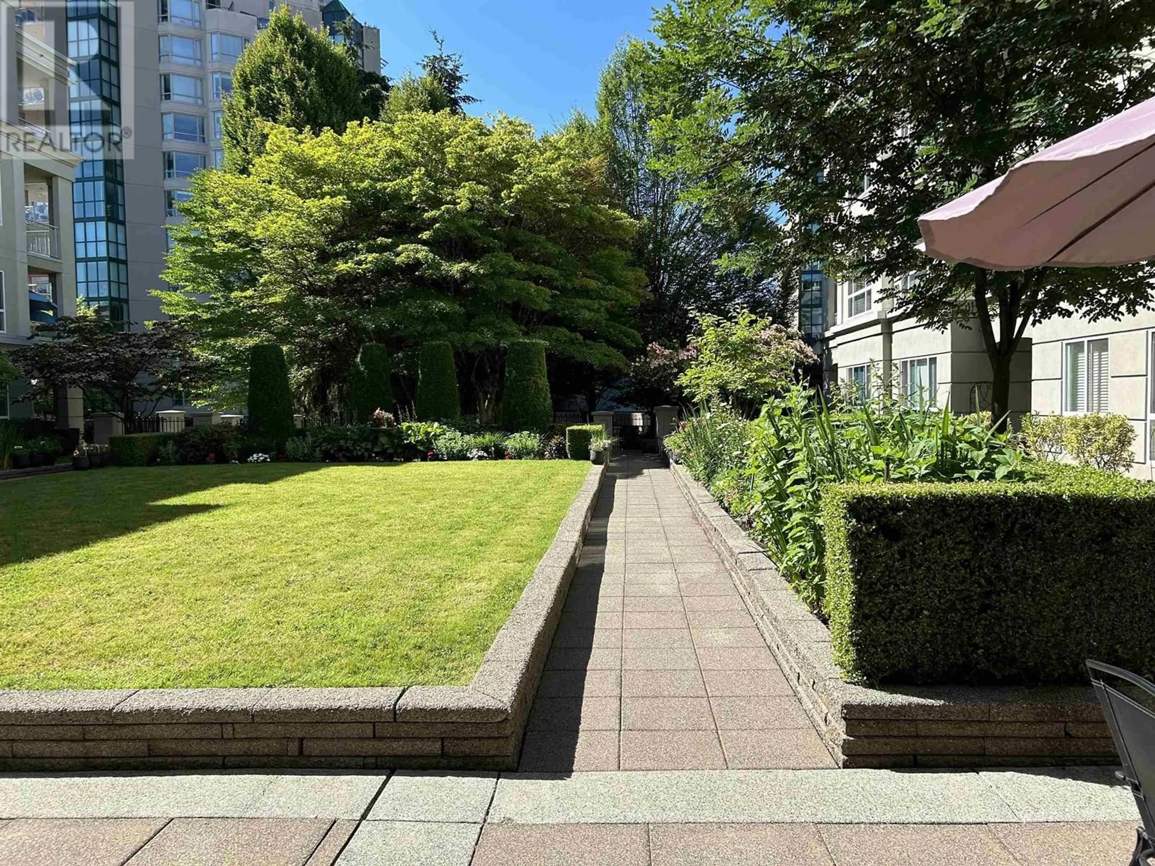 Patio, street for 225 - 3098 GUILDFORD WAY, Coquitlam British Columbia V3B7W8