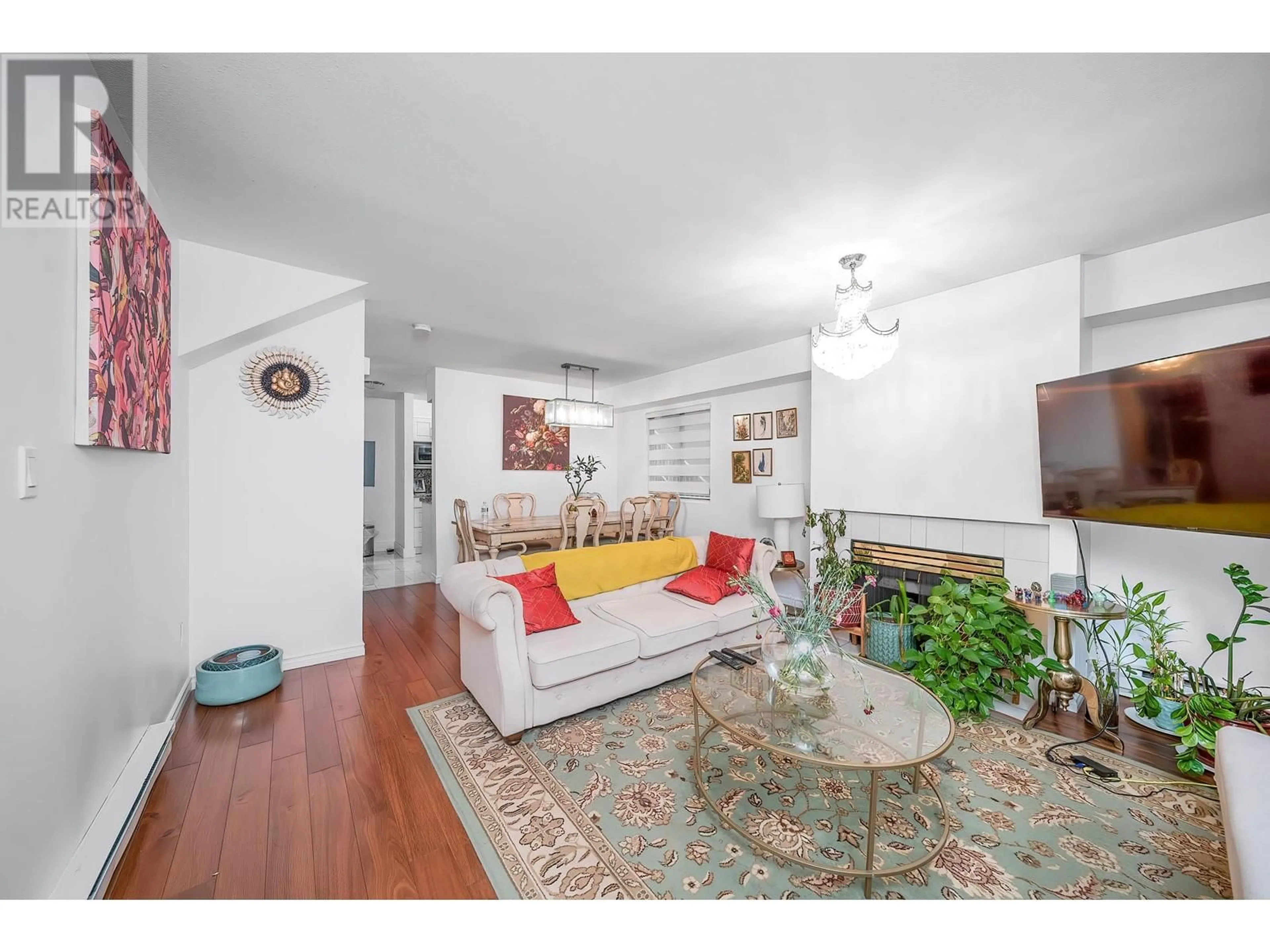 Living room, wood floors for 132 2211 NO. 4 ROAD, Richmond British Columbia V6X3X1