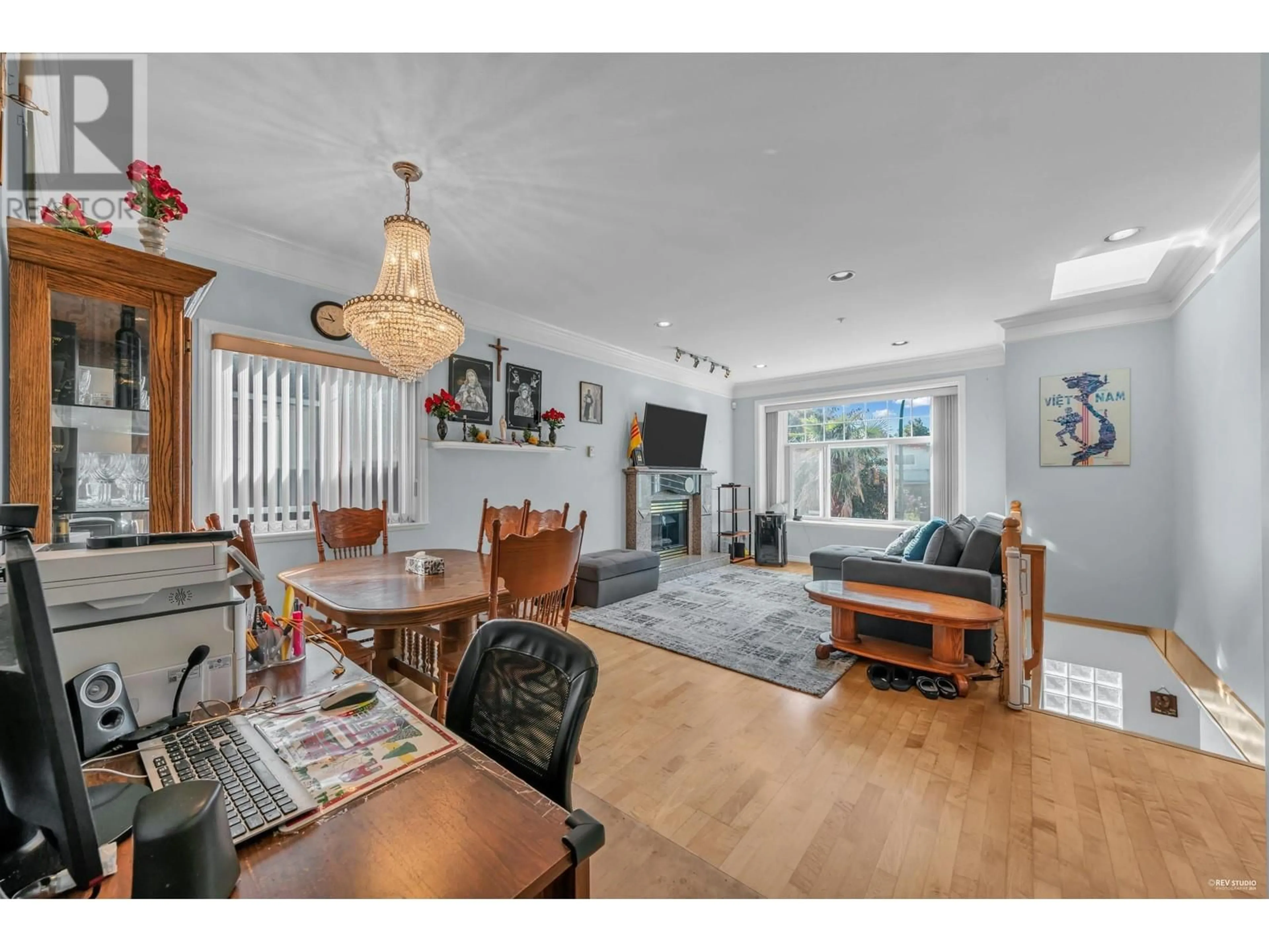 Living room, wood floors for 3015 E 23RD AVENUE, Vancouver British Columbia V5R1B2