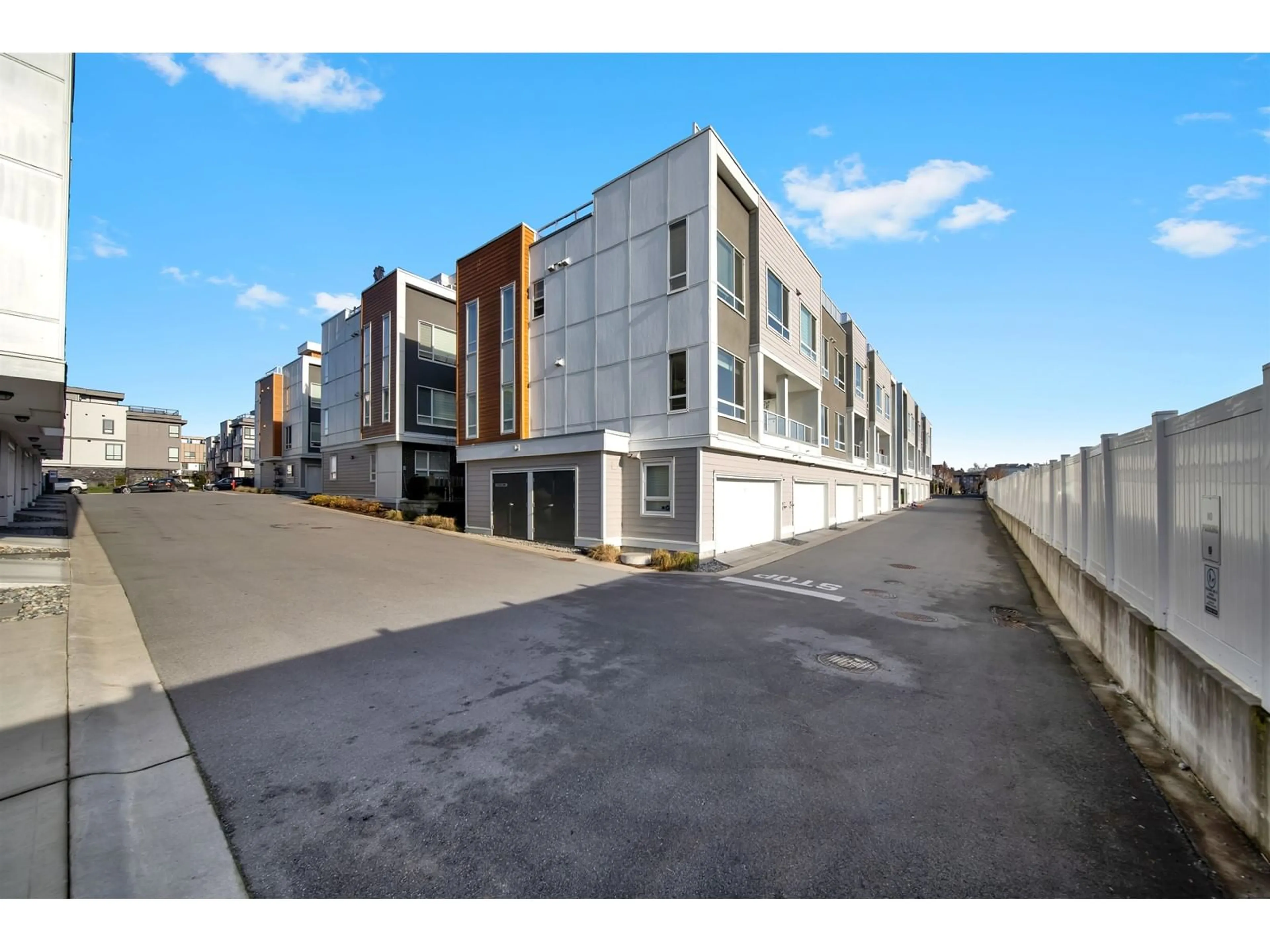 A pic from outside/outdoor area/front of a property/back of a property/a pic from drone, building for 41 - 19628 55A, Langley British Columbia V3A0M6