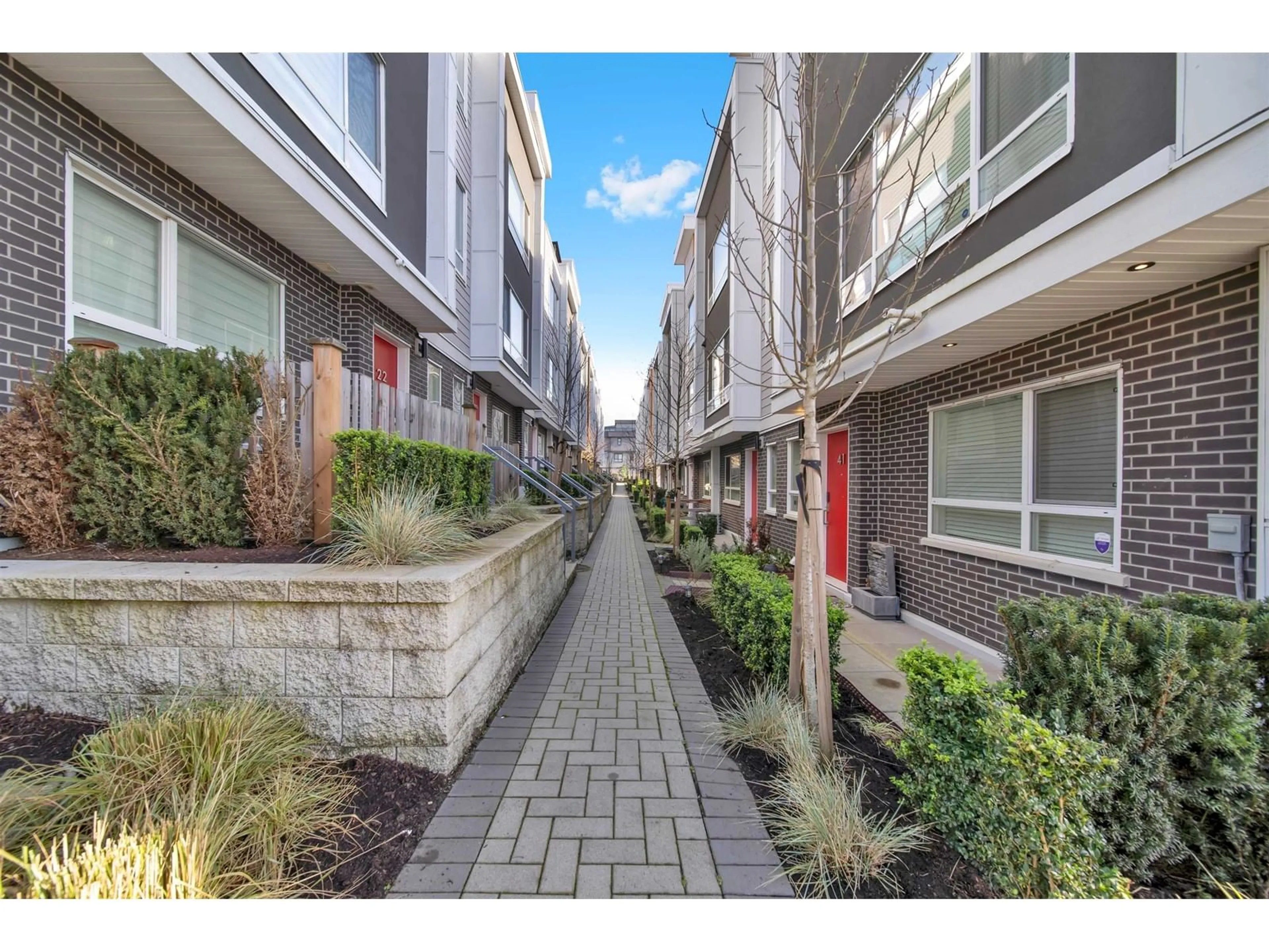 Patio, street for 41 - 19628 55A, Langley British Columbia V3A0M6