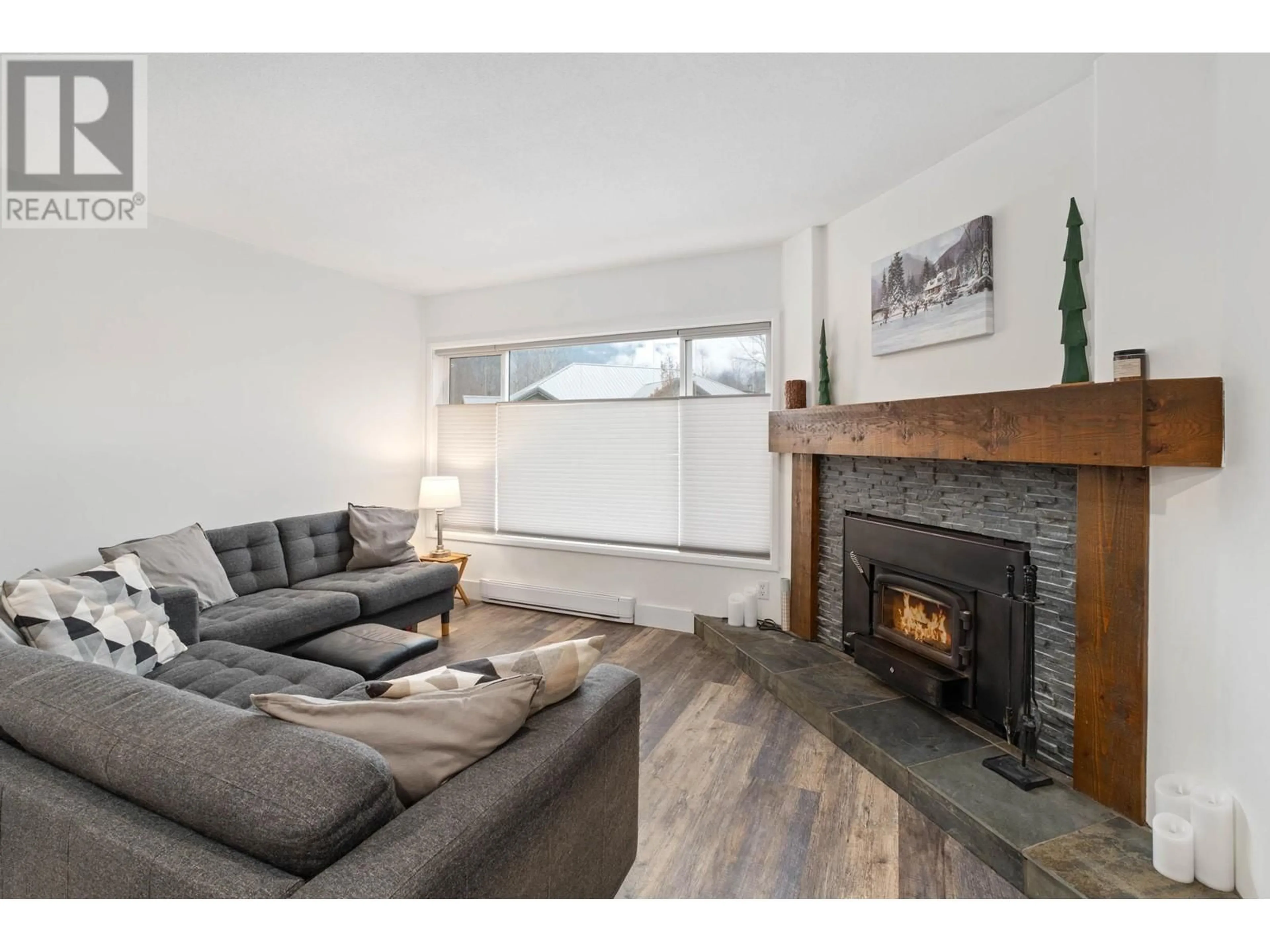 Living room, wood floors for 10 7467 PROSPECT STREET, Pemberton British Columbia V0N2L1