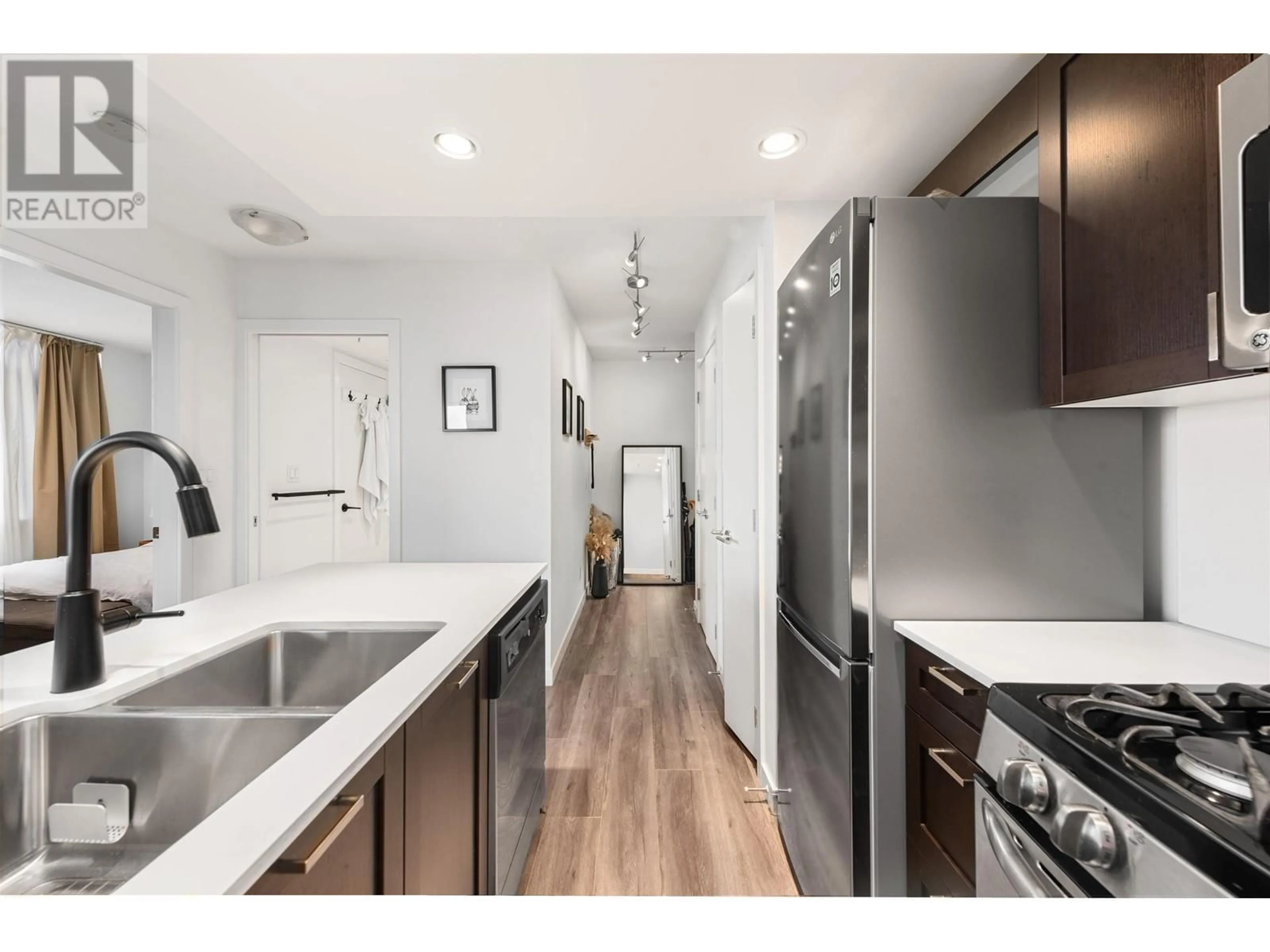 Kitchen with laundary machines, wood floors for 1907 4815 ELDORADO MEWS, Vancouver British Columbia V5R0B2