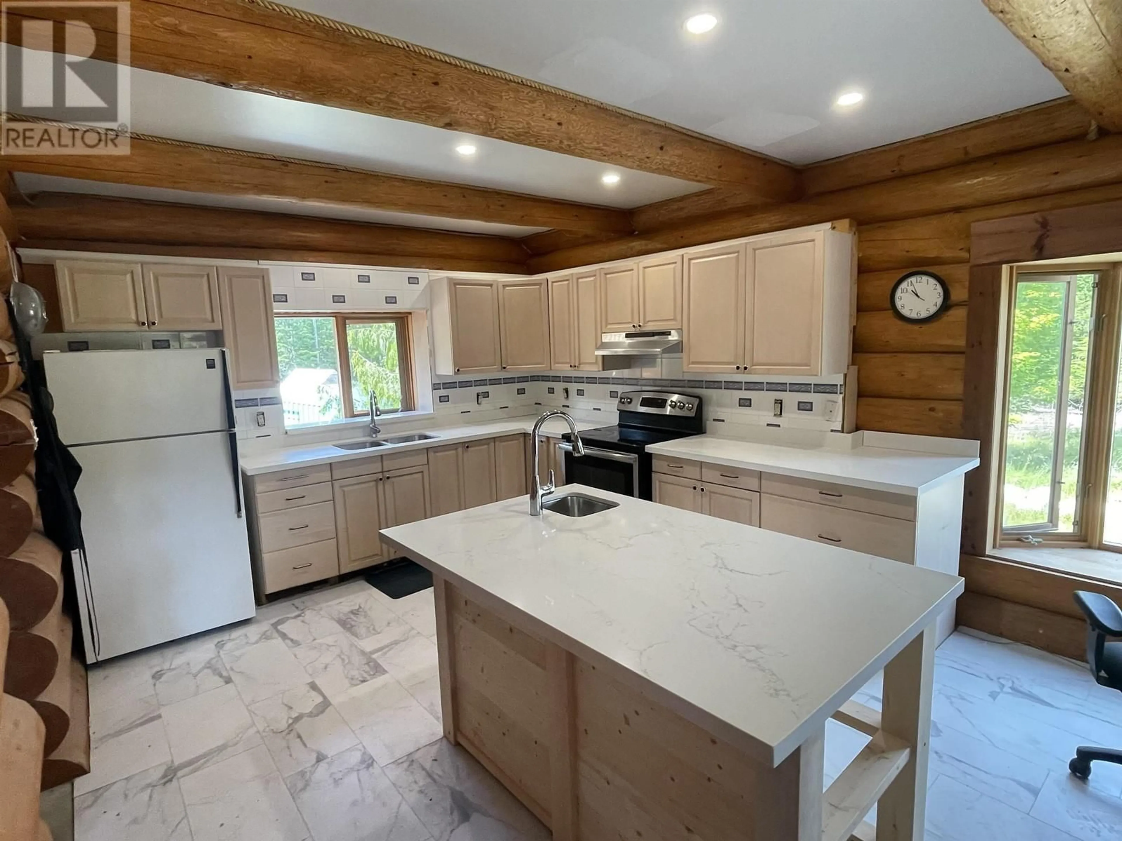 Open concept kitchen for 3101 SOLOMON WAY, Terrace British Columbia V8G0G5