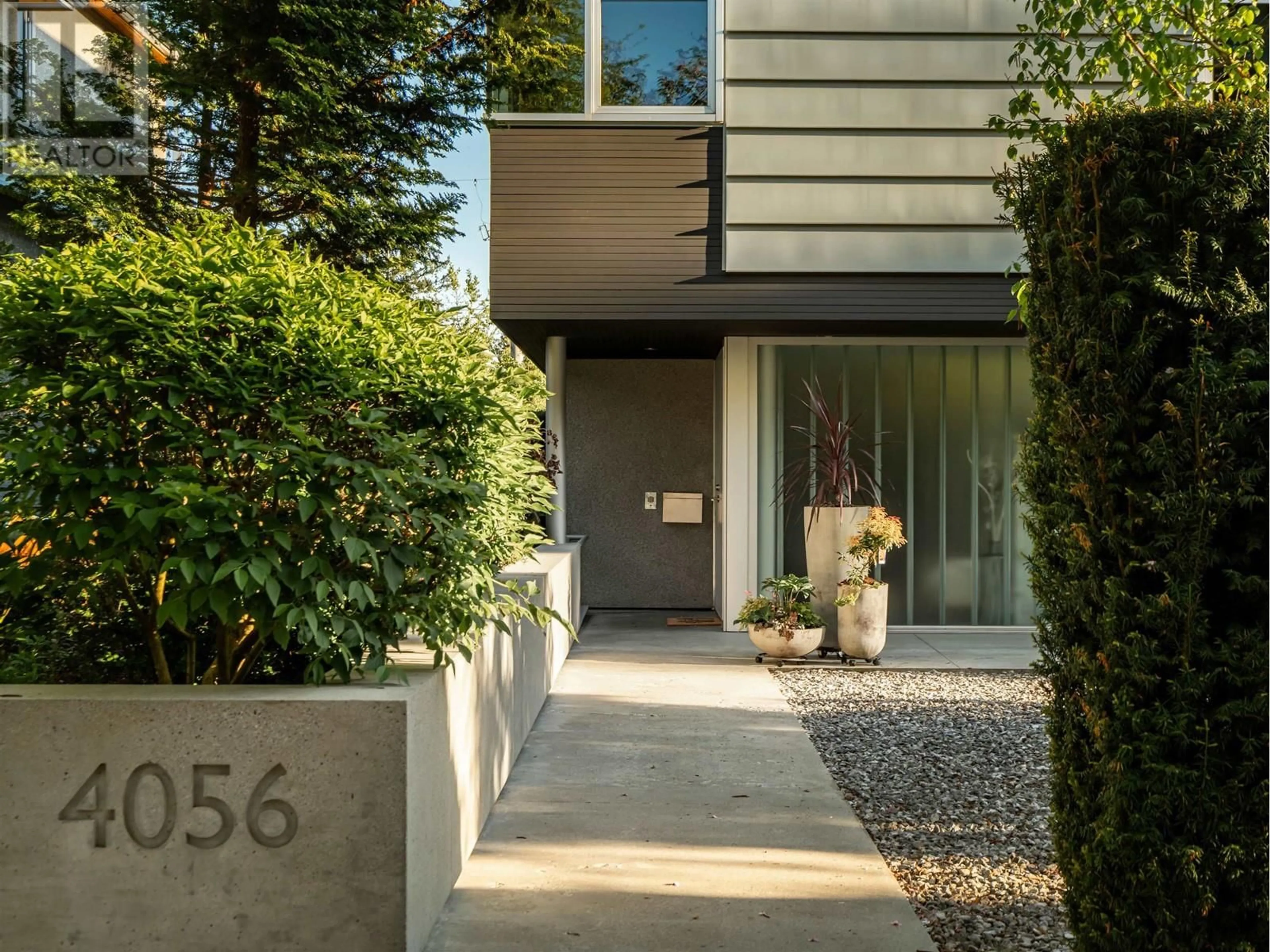 Indoor entryway, cement floor for 4056 W 36TH AVENUE, Vancouver British Columbia V6N2S9