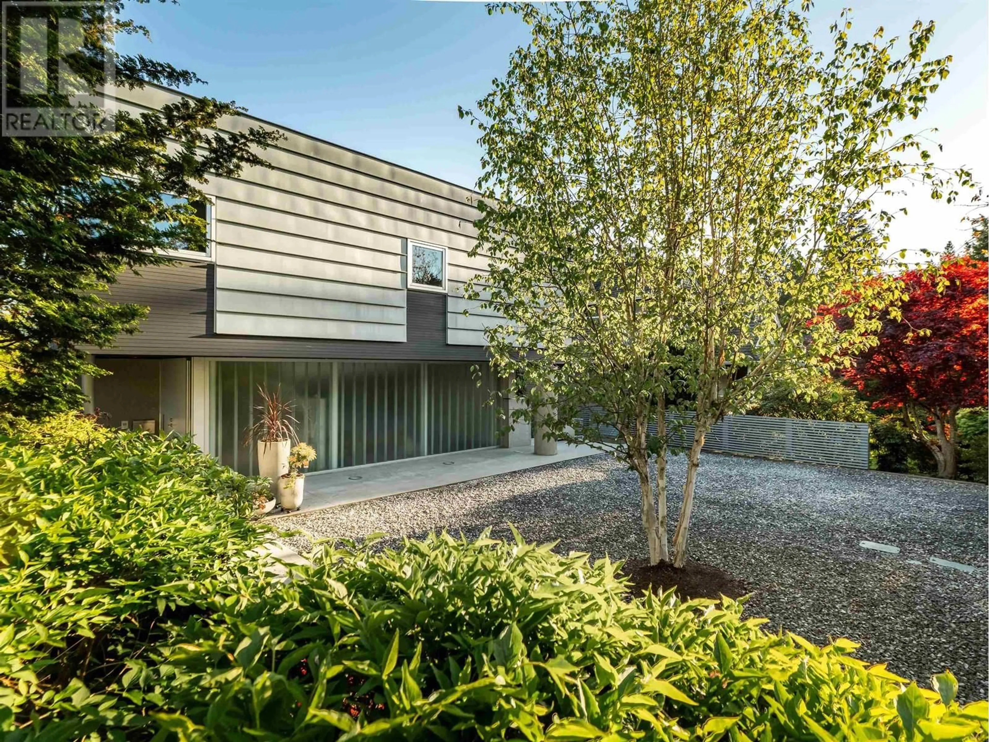 Indoor foyer, cement floor for 4056 W 36TH AVENUE, Vancouver British Columbia V6N2S9