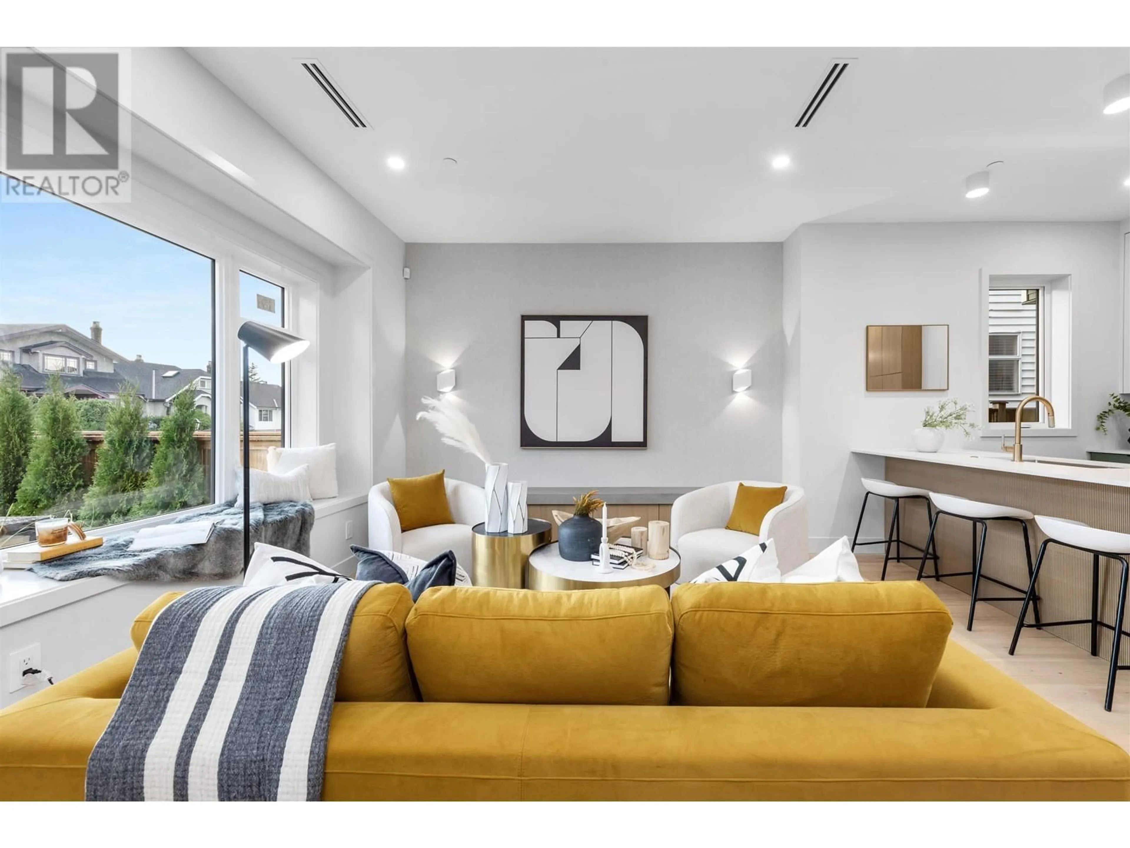 Living room, wood floors for 1 3565 TRIUMPH STREET, Vancouver British Columbia V5K1V2