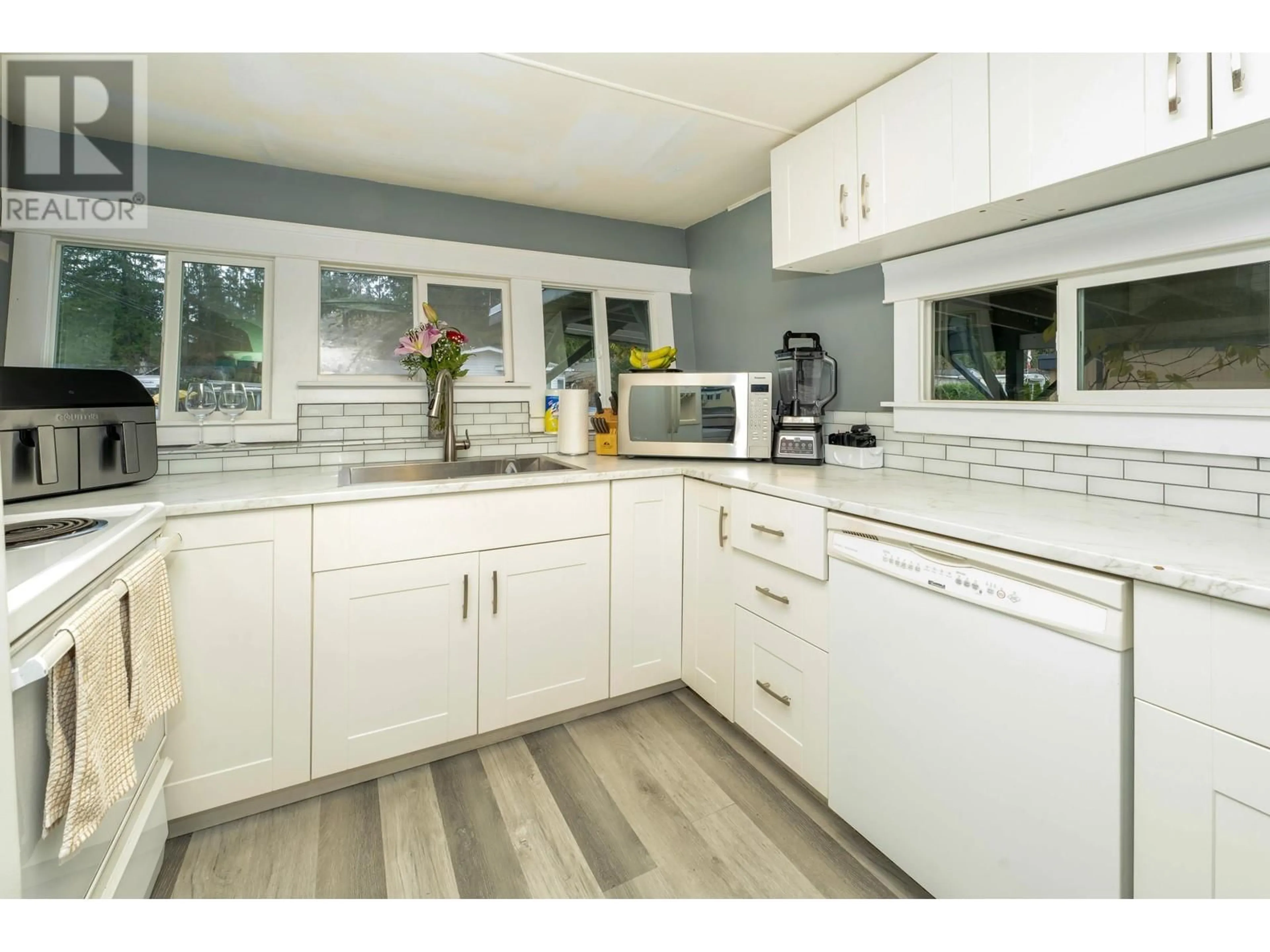 Open concept kitchen for 23252 CALVIN CRESCENT, Maple Ridge British Columbia V2X4S3