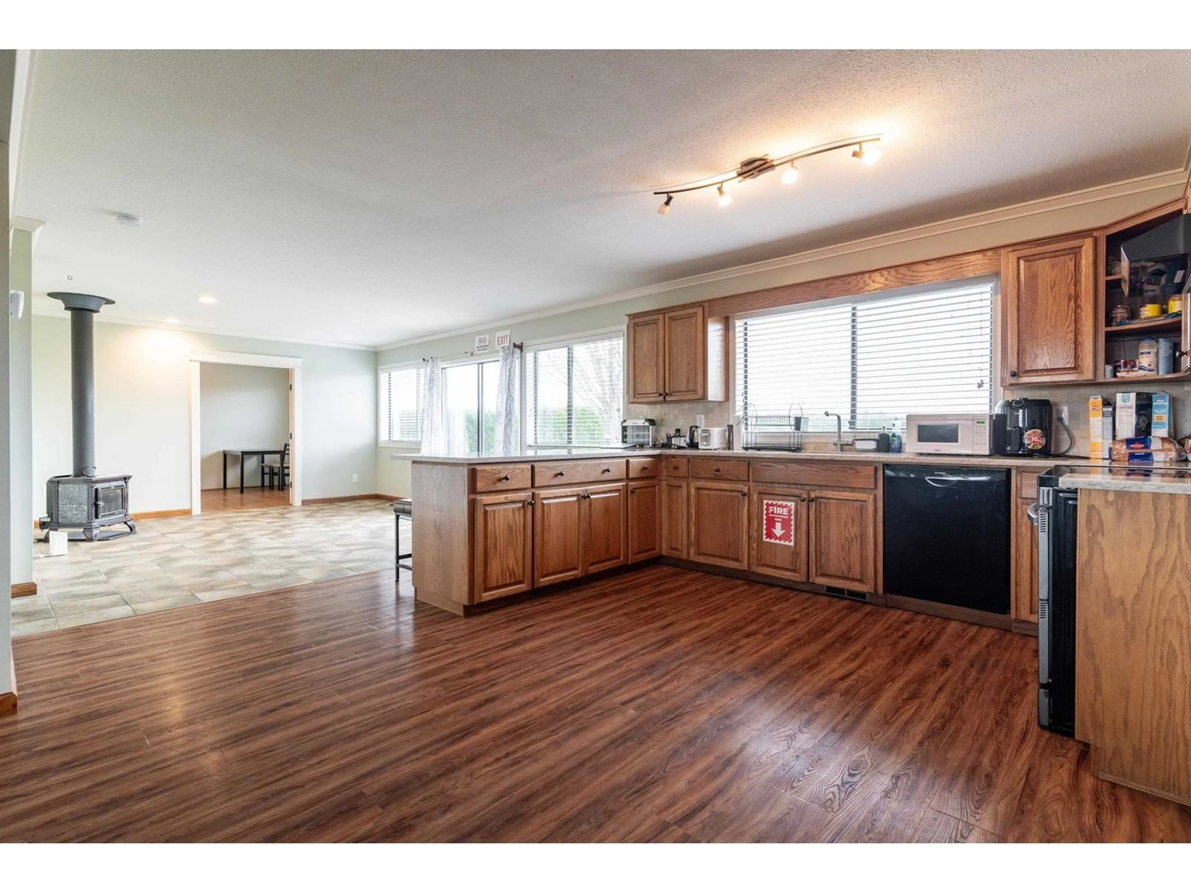 Open concept kitchen for 21787 MAXWELL CRESCENT, Langley British Columbia V2Y0W9