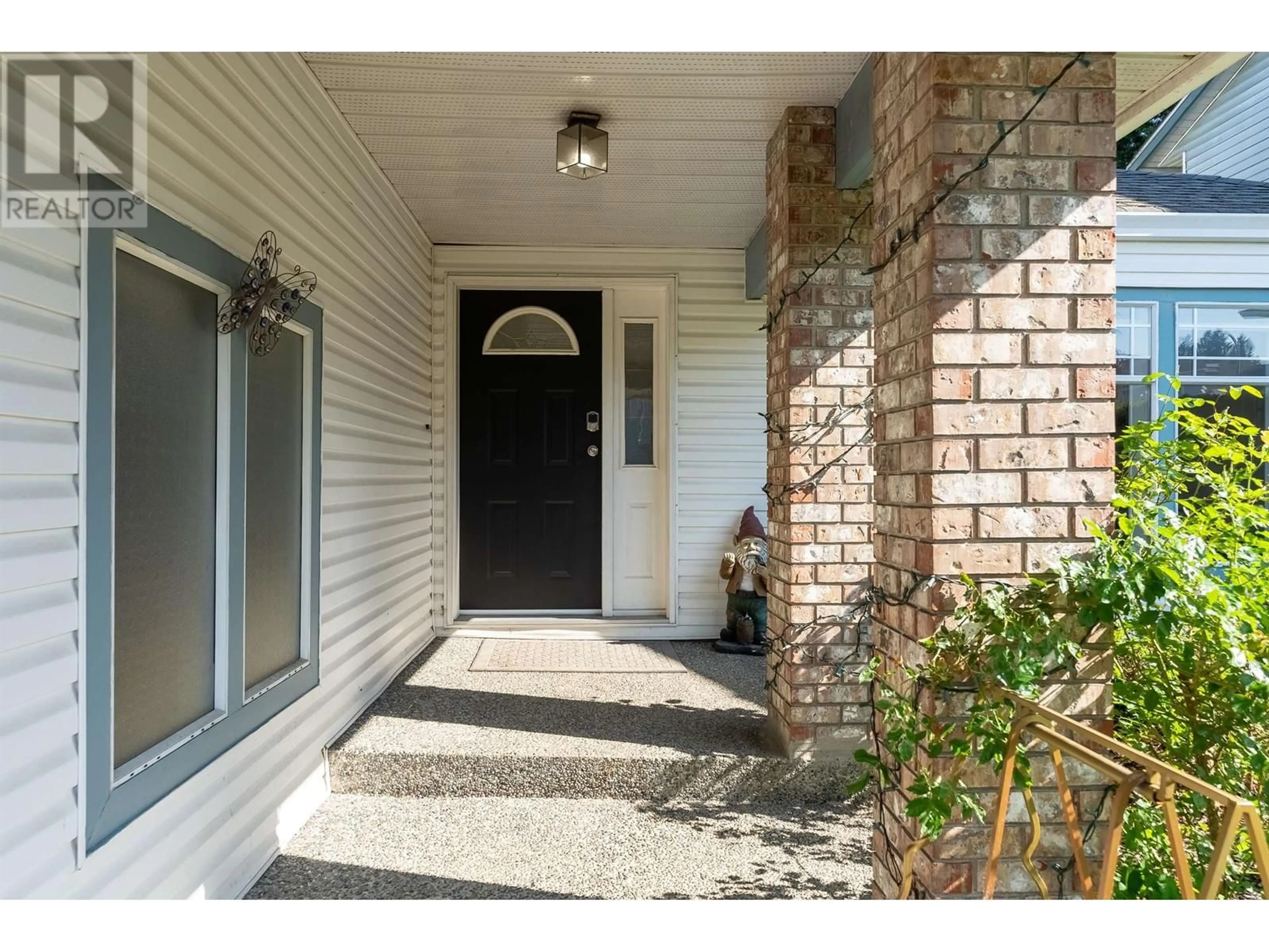 Indoor entryway, wood floors for 1838 EUREKA AVENUE, Port Coquitlam British Columbia V3C5C1