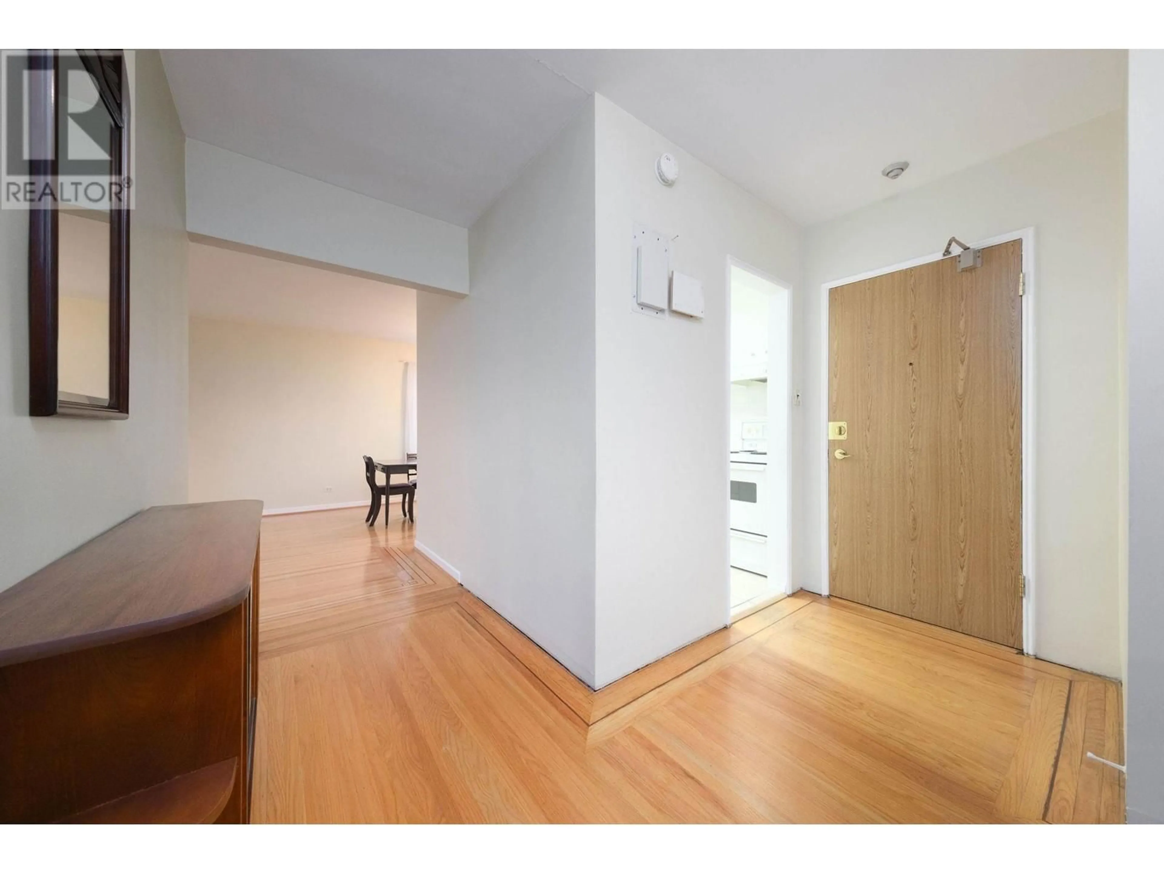 Indoor foyer, wood floors for 203 1878 ROBSON STREET, Vancouver British Columbia V6G1E3