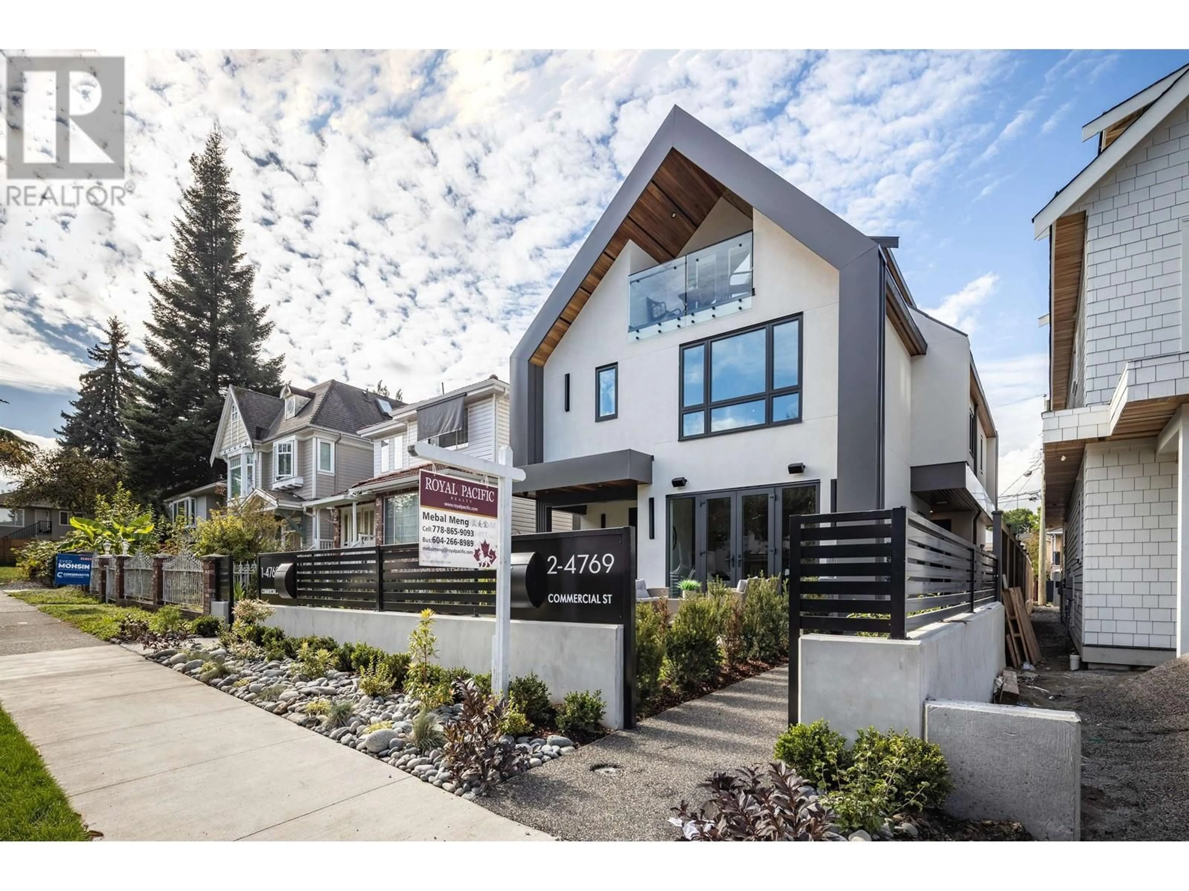 Frontside or backside of a home, mountain for 2 4769 COMMERCIAL STREET, Vancouver British Columbia V5N4G8