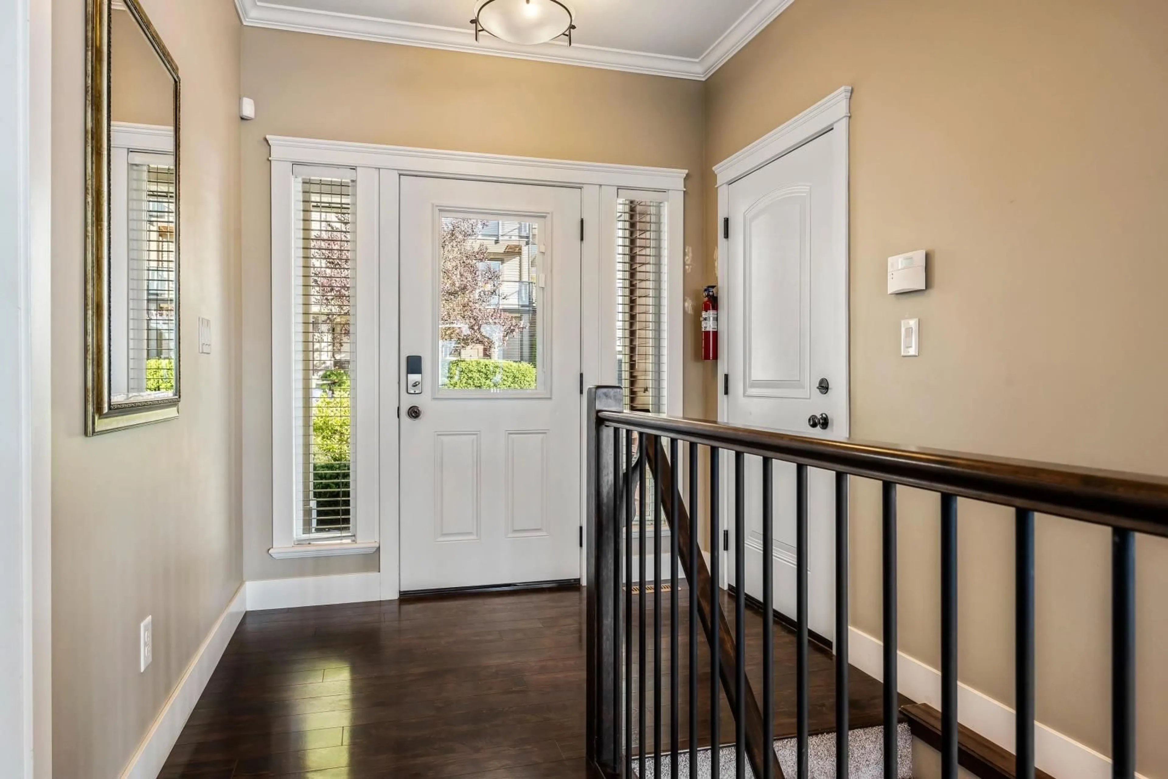 Indoor entryway, wood floors for 47267 SKYLINE DRIVE, Chilliwack British Columbia V2R0R4