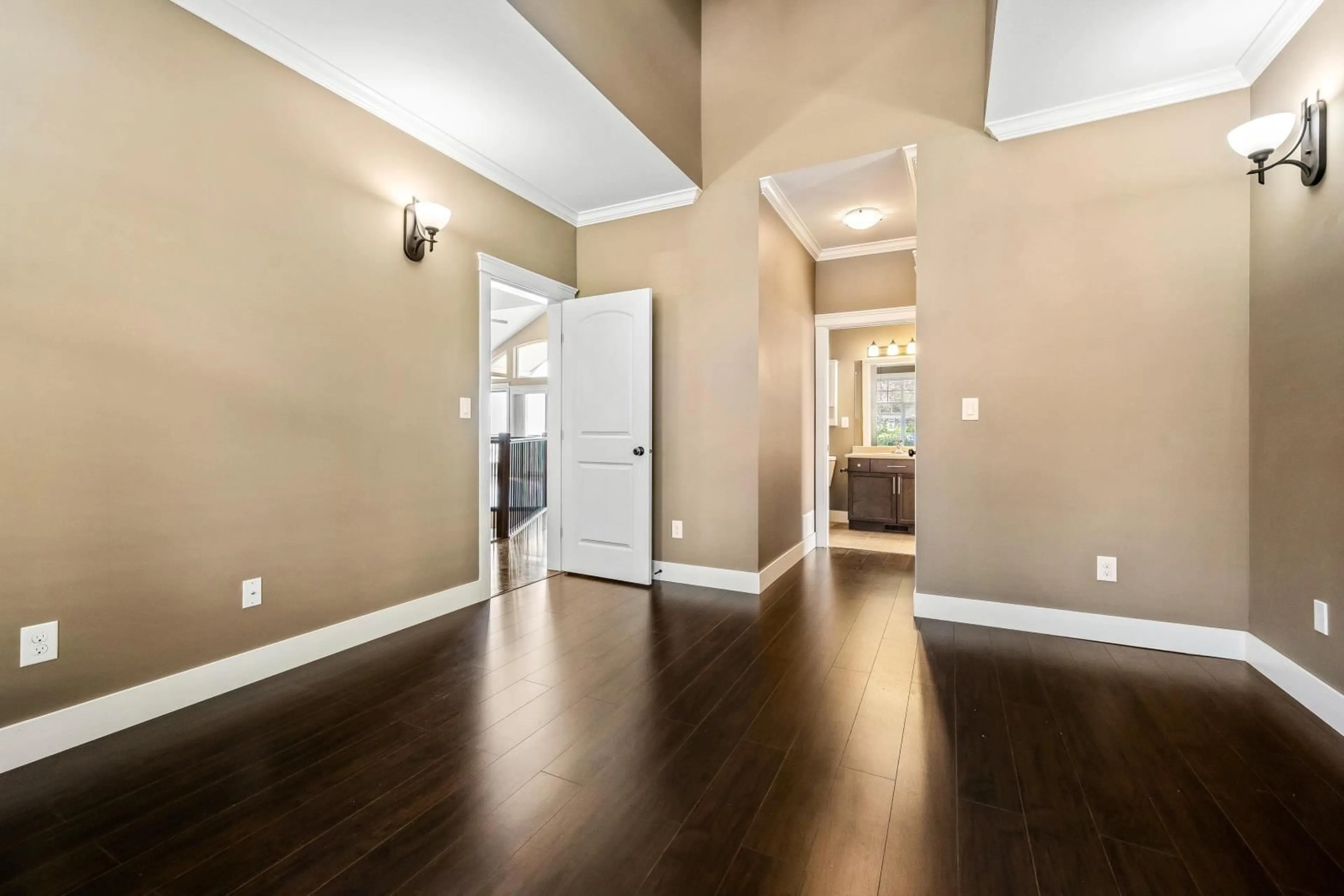 Indoor entryway, wood floors for 47267 SKYLINE DRIVE, Chilliwack British Columbia V2R0R4