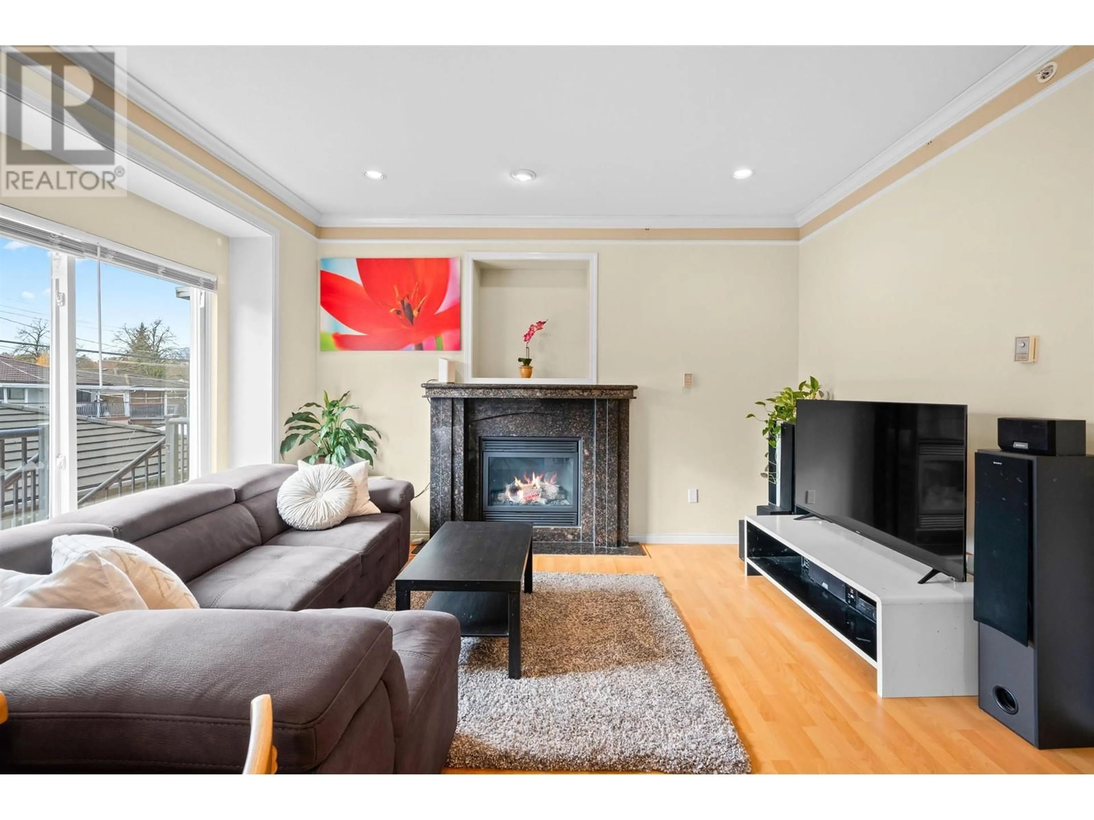 Living room, wood floors for 532 E 16TH AVENUE, Vancouver British Columbia V5T2V2