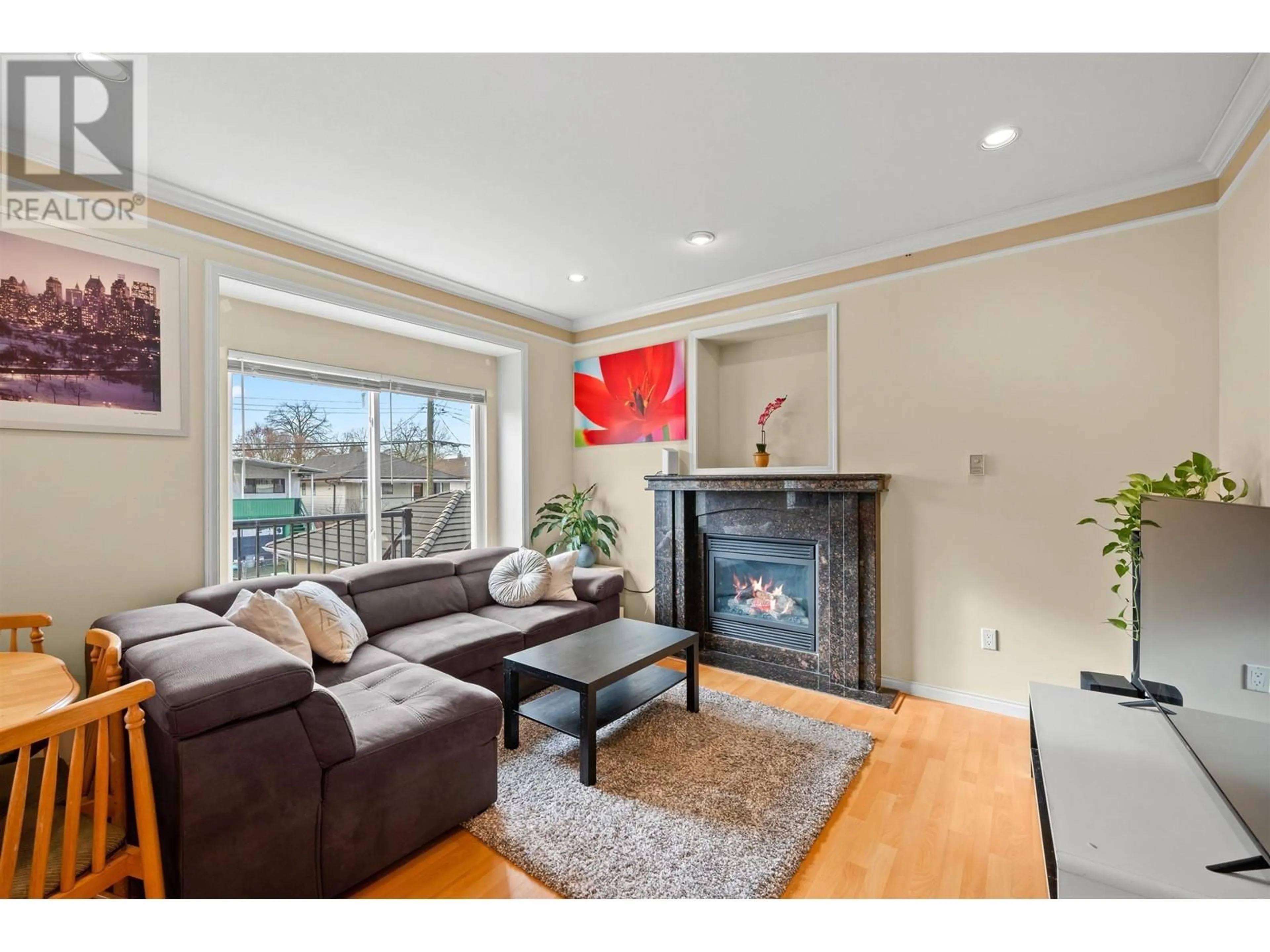 Living room, wood floors for 532 E 16TH AVENUE, Vancouver British Columbia V5T2V2