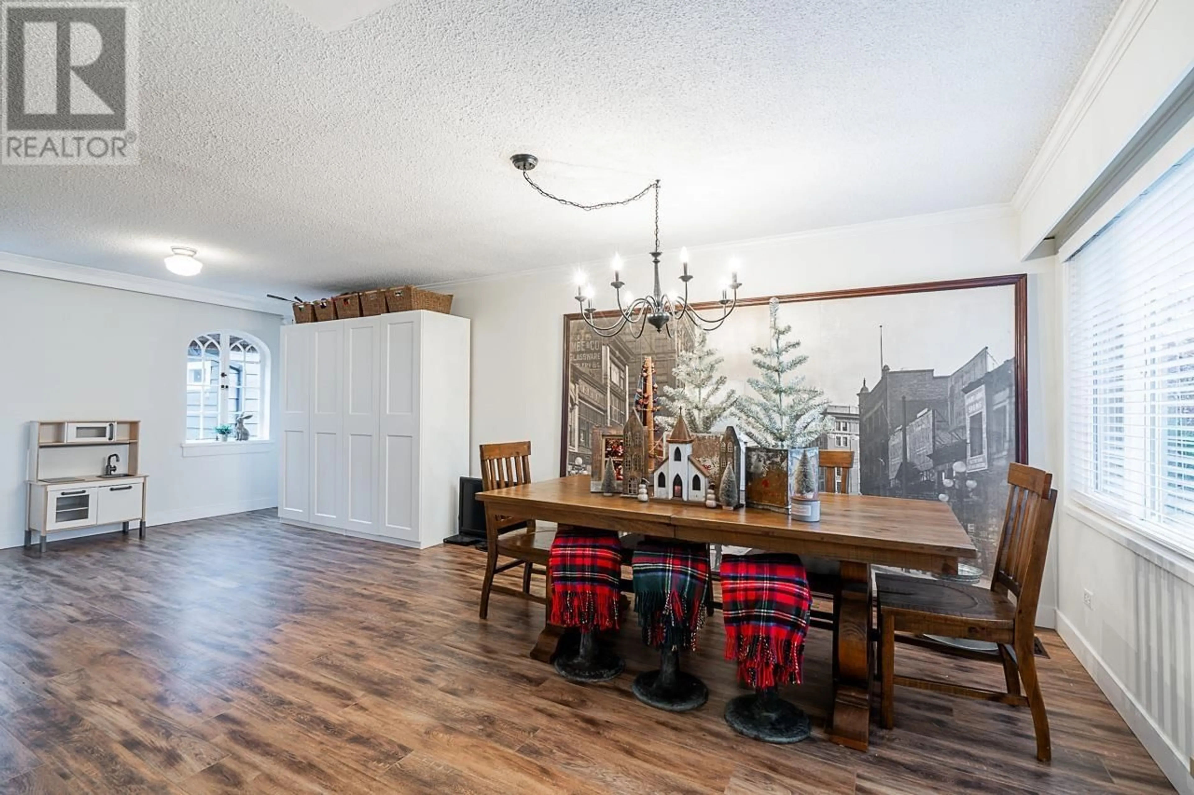 Dining room, wood floors, cottage for 12082 261 STREET, Maple Ridge British Columbia V2W2A6